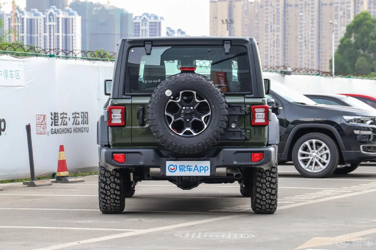 牧马人2.0T Rubicon Recon 四门丛林英雄限量版正后水平