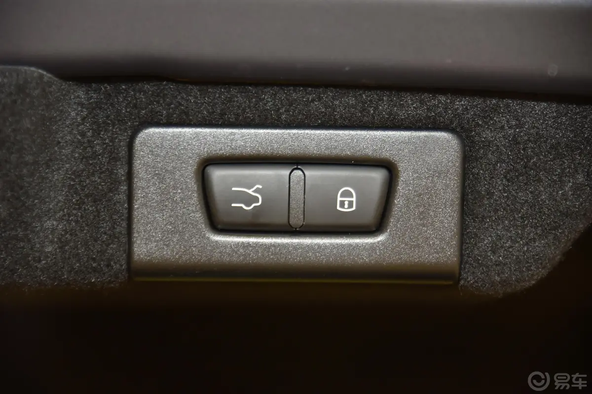 Quattroporte350Hp 豪华版 国VI电动尾门按键（手动扶手）
