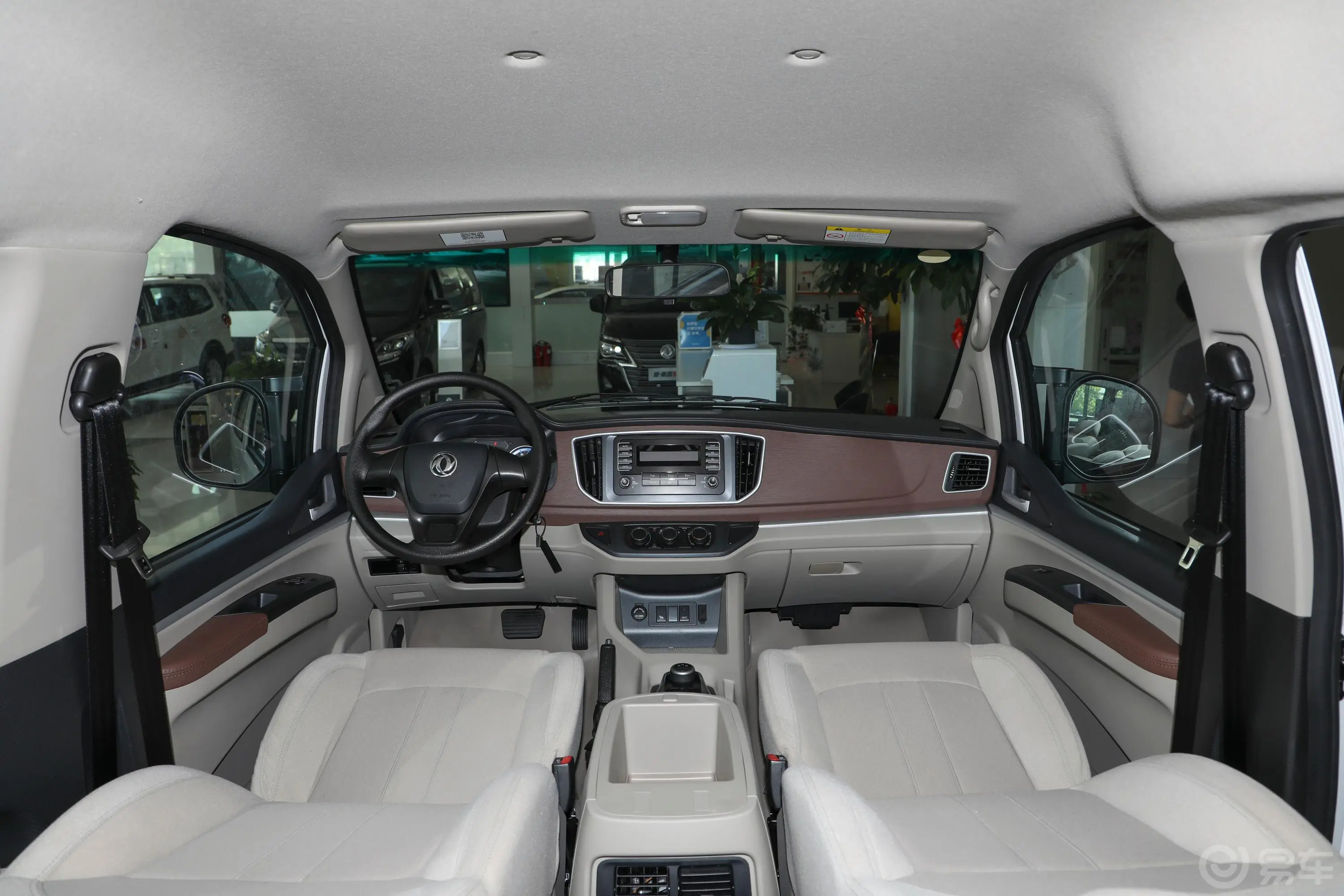 菱智M5 EV长航版 舒适型 7座内饰全景正拍