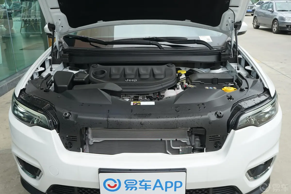 自由光2.0L 两驱 优享版 国V发动机舱整体