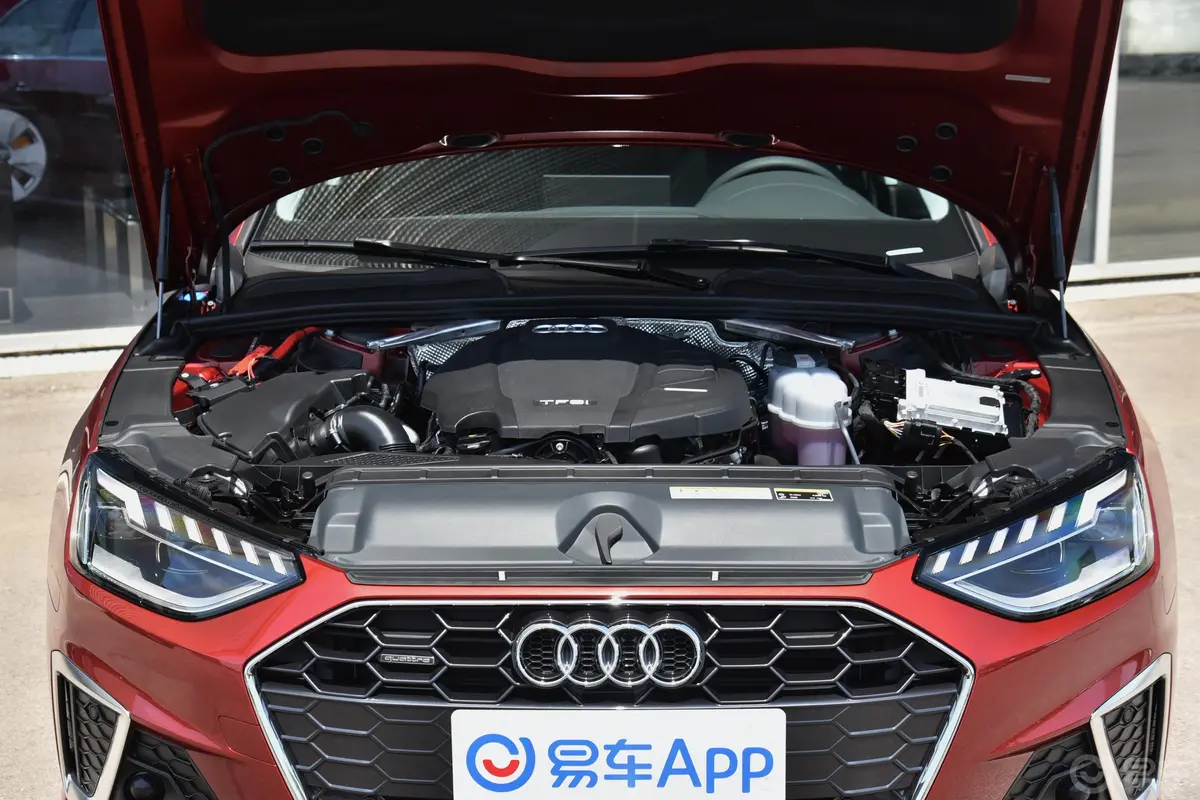 奥迪A4L40 TFSI quattro 豪华动感型外观