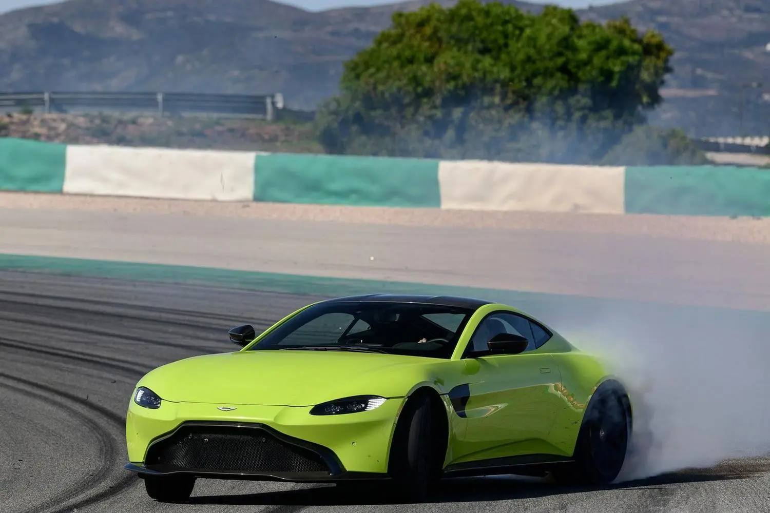 V8 Vantage