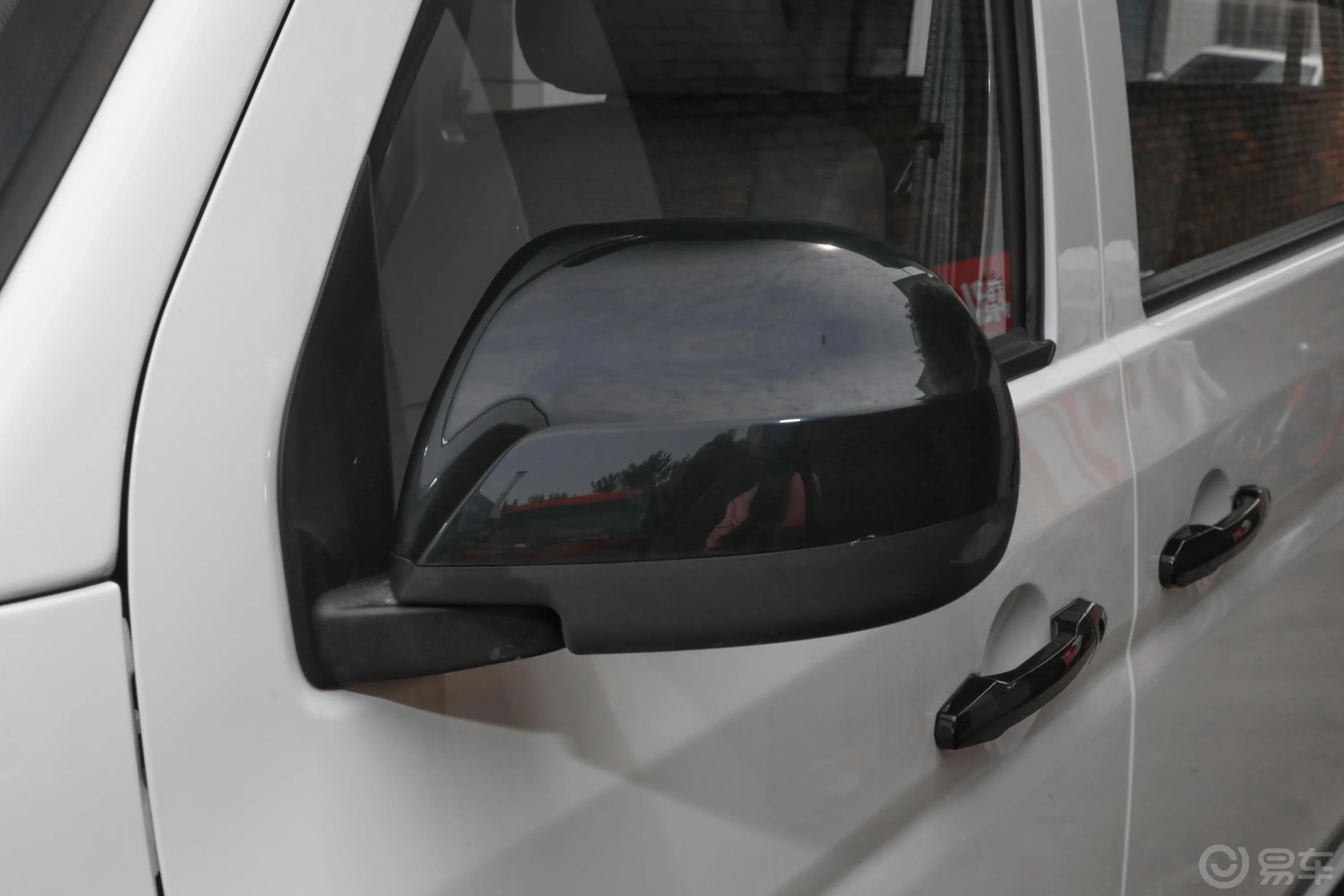 金杯小海狮X301.5L 客车超享型 7座 国VI主驾驶后视镜背面