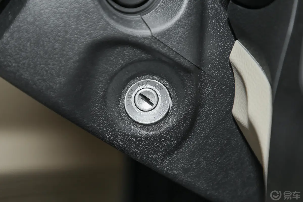 新豹T3载货汽车N1 1.5L 双排单后轮 标准版 SC1031TFS61 汽油 国VI钥匙孔或一键启动按键