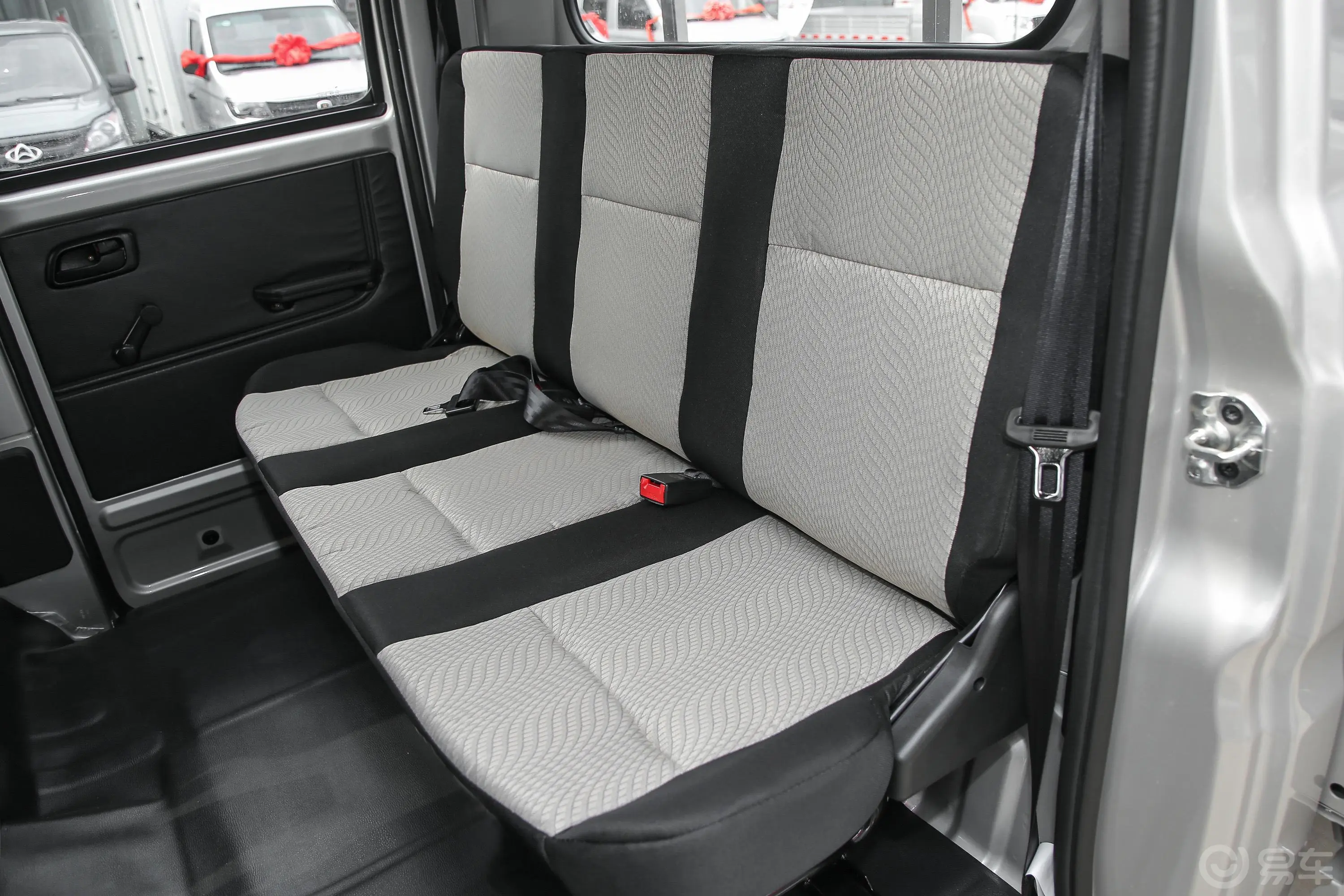 新豹T3载货汽车N1 1.5L 双排单后轮 标准版 SC1031TFS61 汽油 国VI后排座椅
