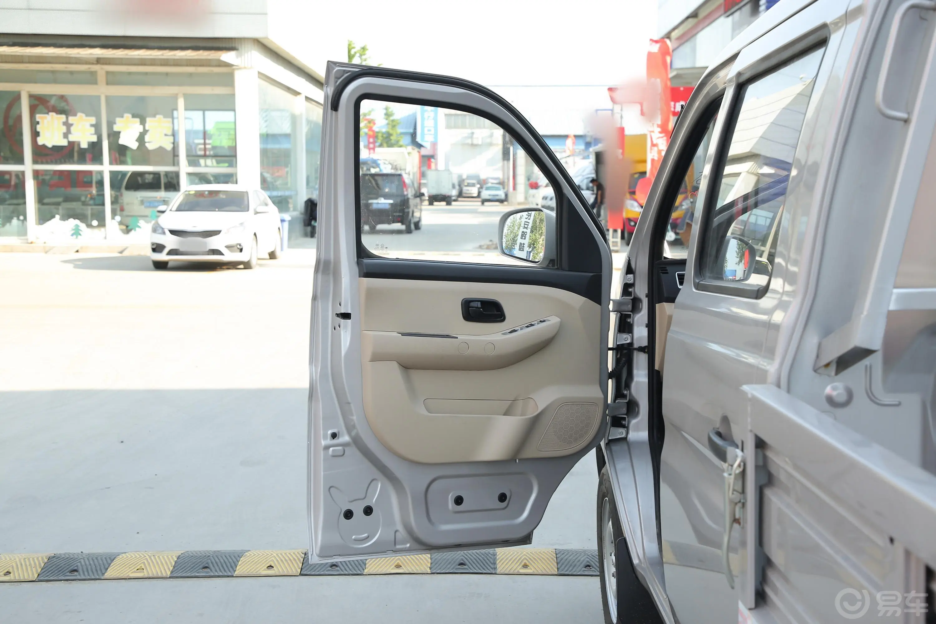 新豹T3载货汽车N1 1.5L 双排单后轮 舒适版 SC1031TFS6A1 汽油 国VI驾驶员侧前车门