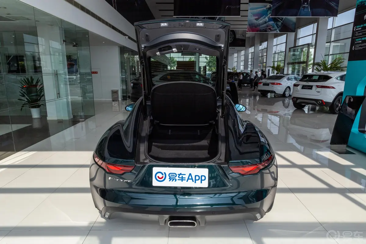 捷豹F-TYPE2.0T 后驱 硬顶版空间