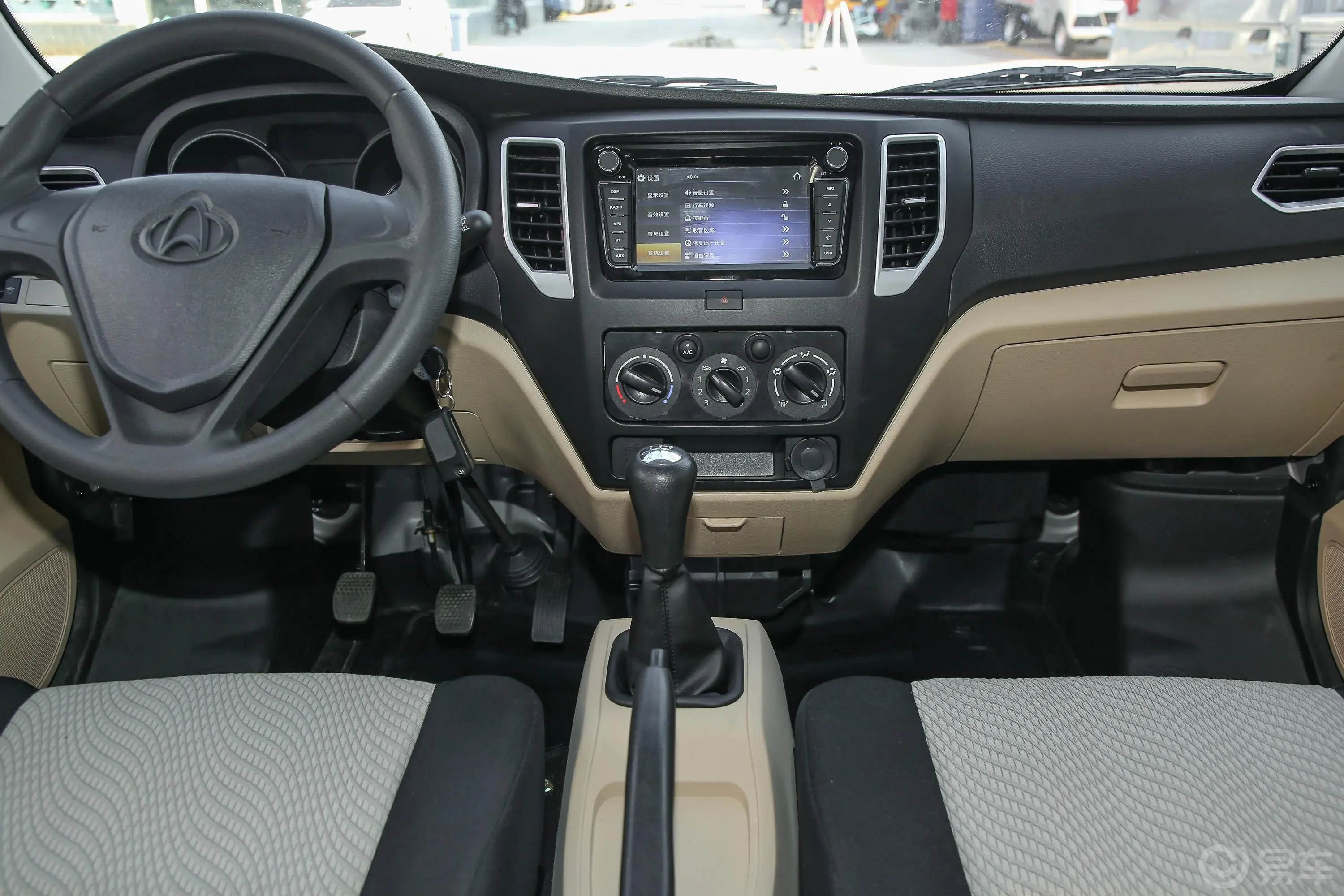 新豹T3载货汽车N1 1.5L 双排单后轮 舒适版 SC1031TFS6A1 汽油 国VI中控台整体