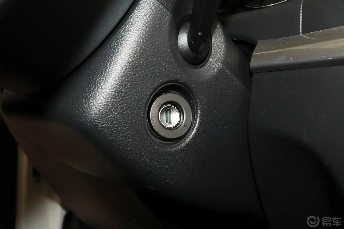 柯米克改款 GT 1.5L 手自一体 舒适版钥匙孔或一键启动按键