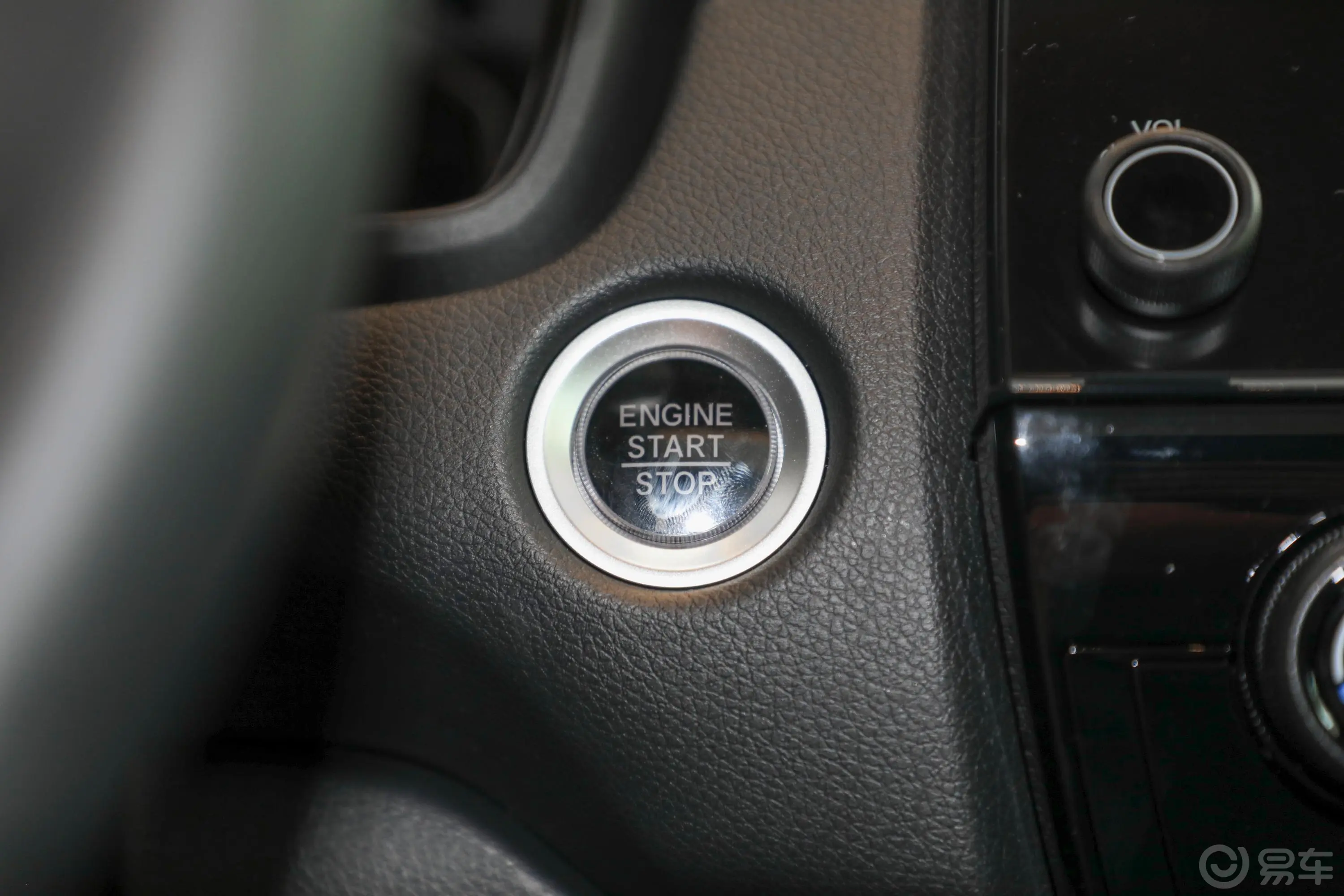 本田CR-V240TURBO CVT 两驱 黑爵士版钥匙孔或一键启动按键