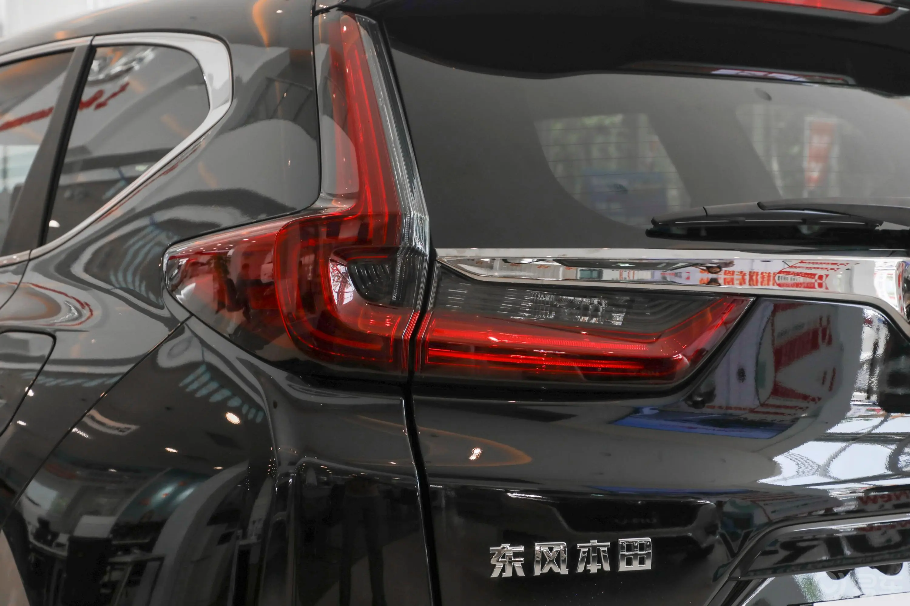 本田CR-V240TURBO CVT 两驱 黑爵士版外观