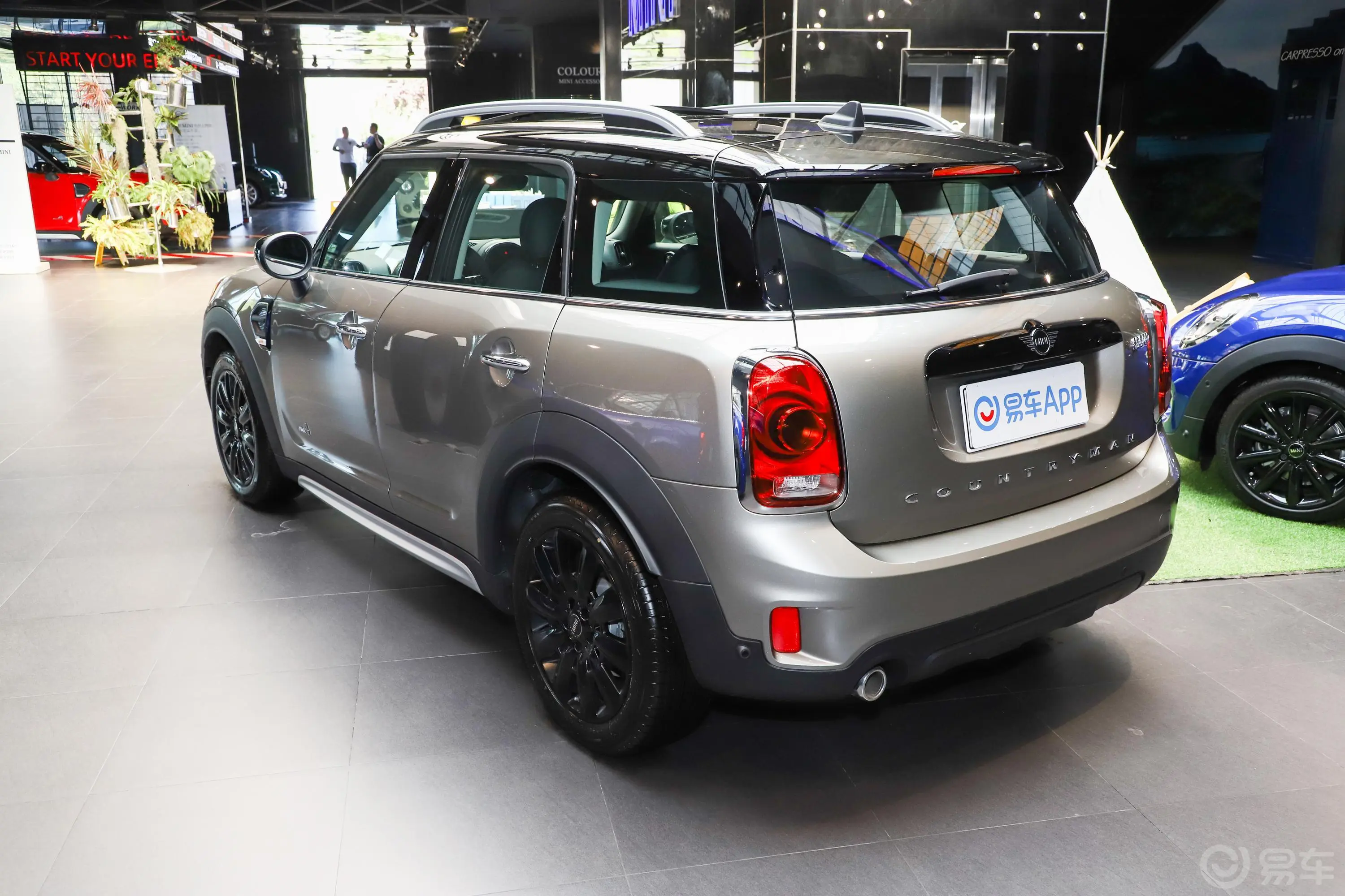 MINI COUNTRYMAN1.5T COOPER ALL4 鉴赏家侧后45度车头向左水平