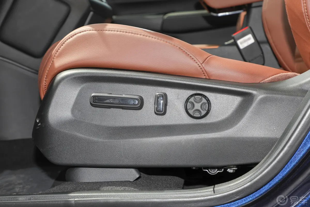 本田CR-V锐·混动 2.0L 两驱 净致版主驾座椅调节