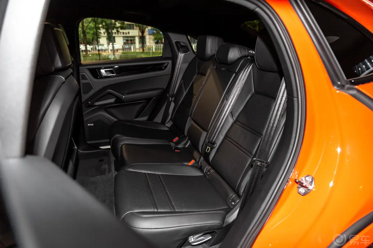 Cayenne E-HybridCayenne E-Hybrid Coupe 2.0T后排座椅