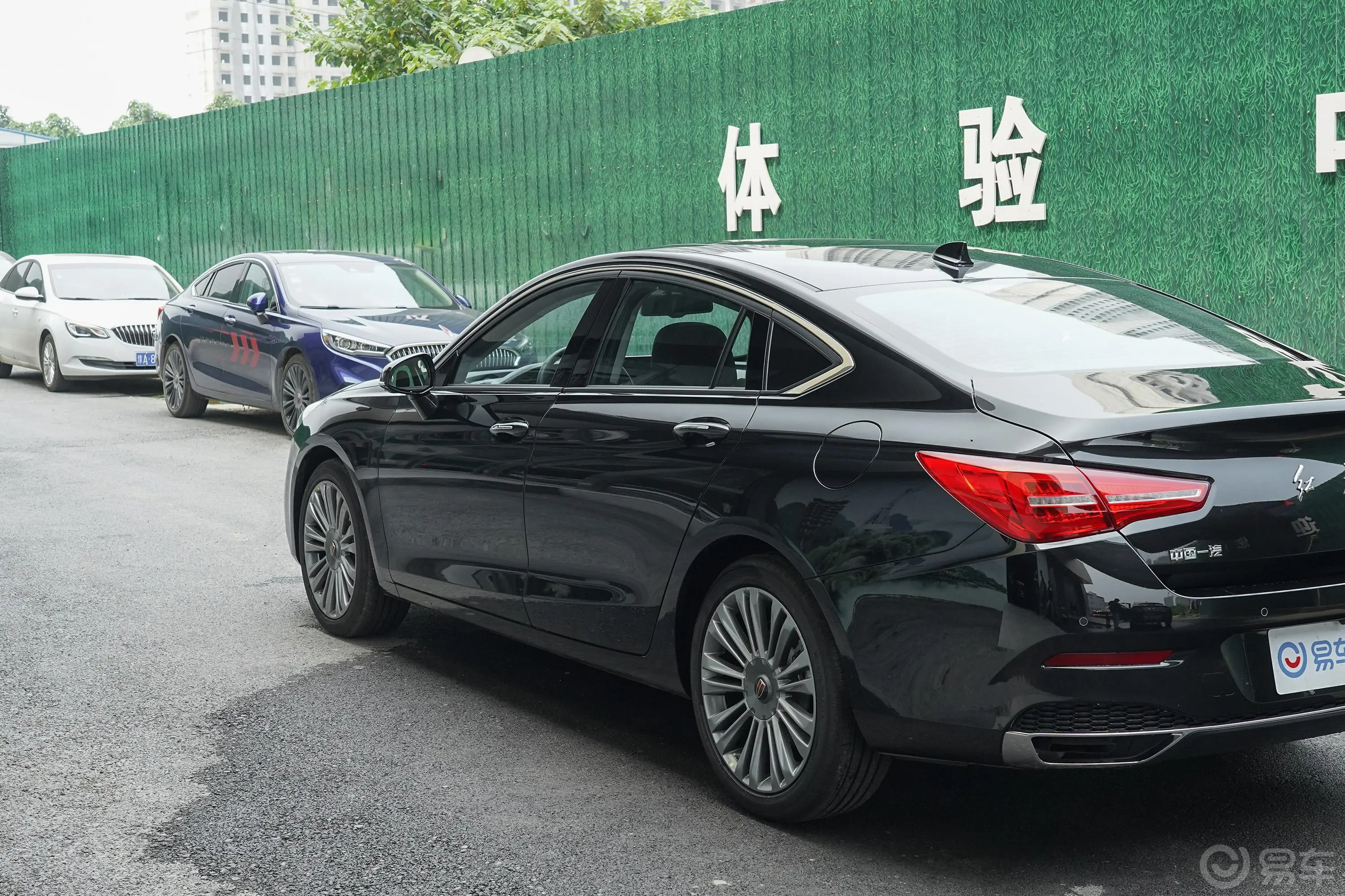 红旗H5经典1.8T 手自一体 智联旗畅版外观