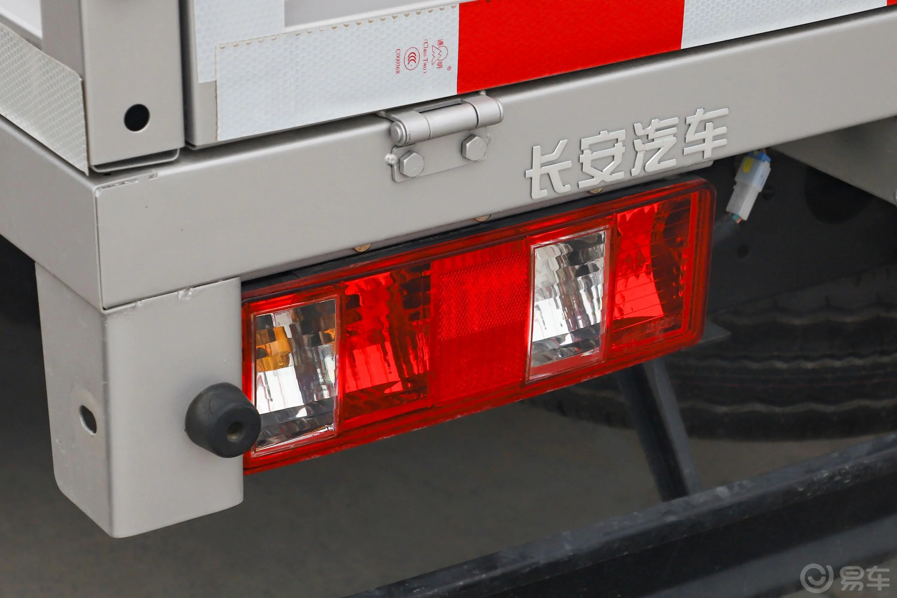 跨越王X5载货汽车N1 1.5L 双排双后轮 标准版 SC1031FAS63 汽油 国VI尾灯侧45度俯拍