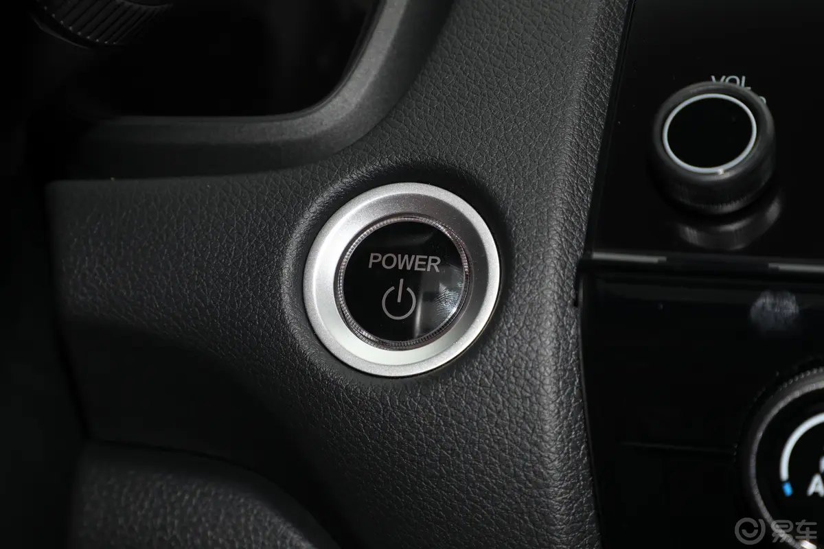 本田CR-V锐·混动 2.0L 两驱 净·黑爵士版钥匙孔或一键启动按键
