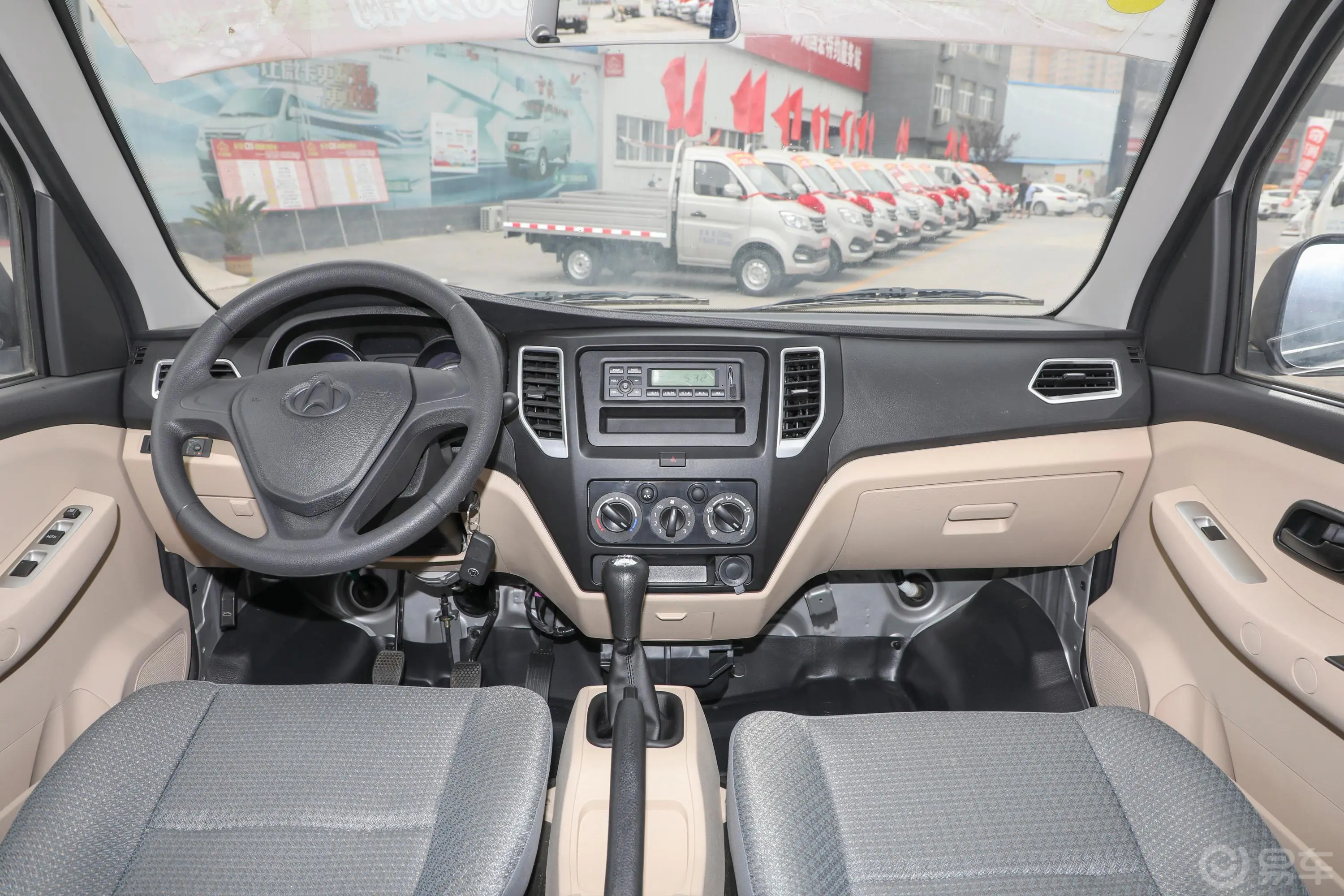 新豹T5载货汽车N1 1.6L 双排双后轮 标准版(5.48米长)SC1031NAS62CNG 天然气 国Ⅵ驾驶员座椅
