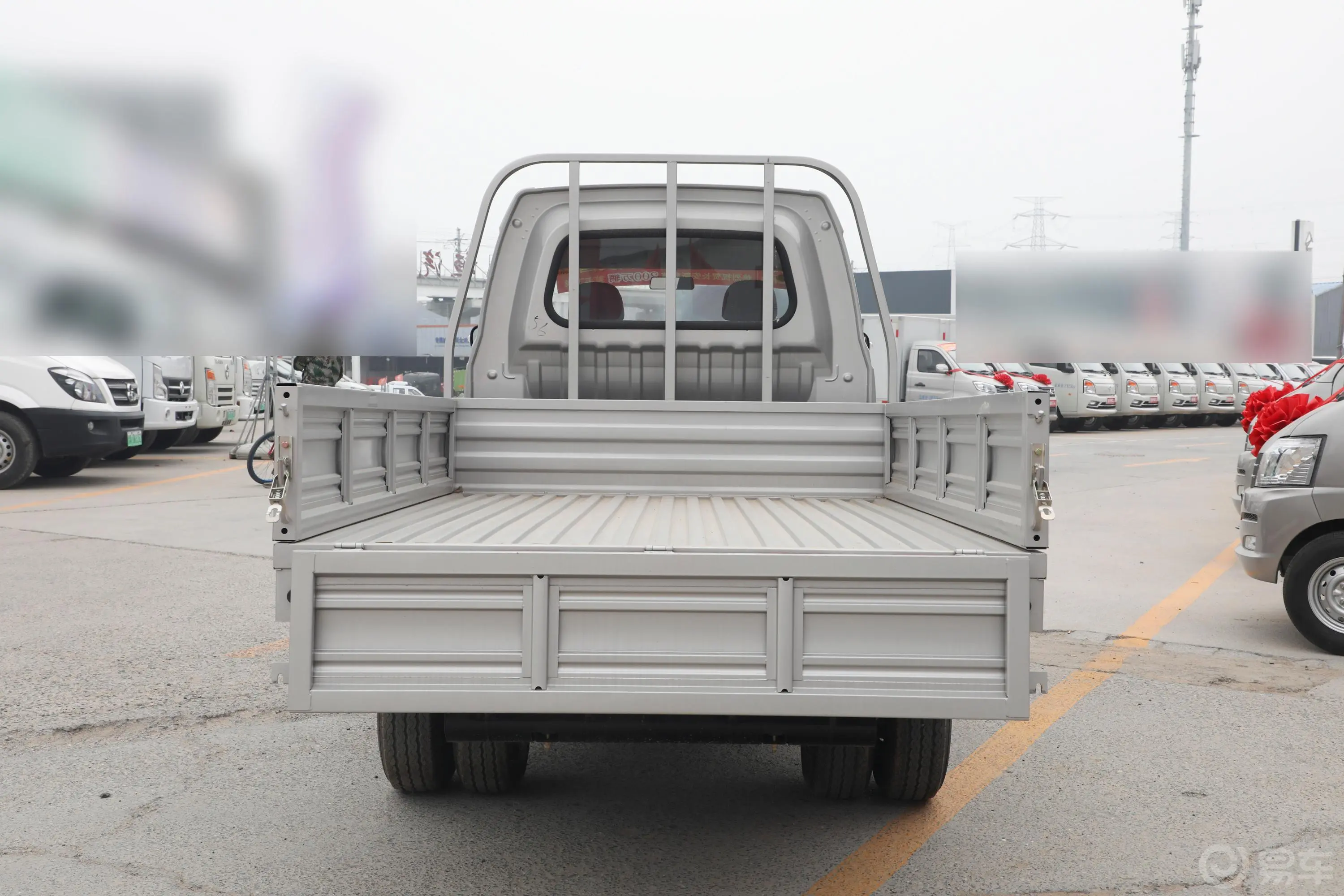 新豹T5载货汽车N1 1.6L 双排双后轮 标准版(5.48米长)SC1031NAS62CNG 天然气 国Ⅵ空间