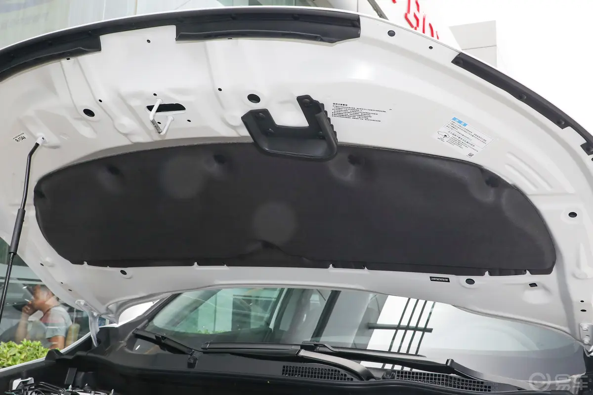 本田CR-V锐·混动 2.0L 两驱 净行版发动机舱盖内侧