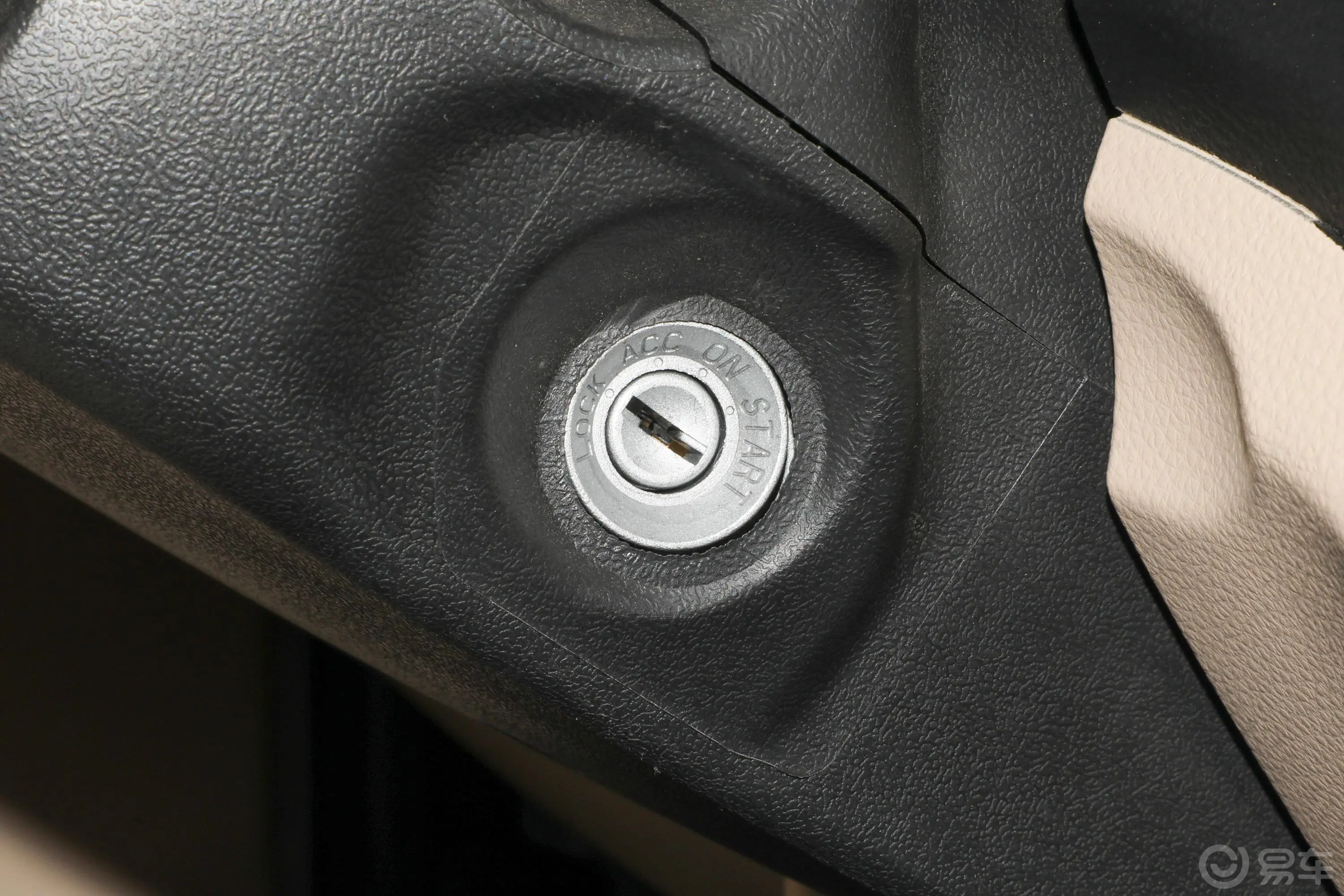 新豹T3载货汽车N1 1.5L 双排单后轮 舒适版 SC1031TMS61 汽油 国VI钥匙孔或一键启动按键