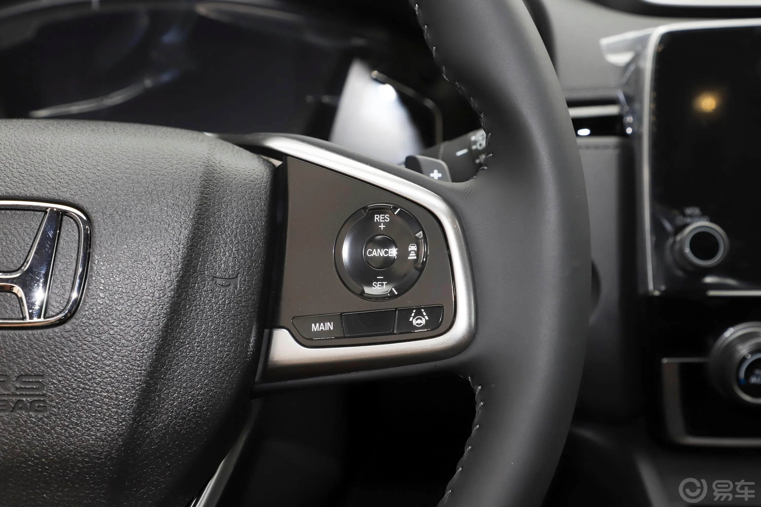 本田CR-V锐·混动 2.0L 两驱 净驰版右侧方向盘功能按键