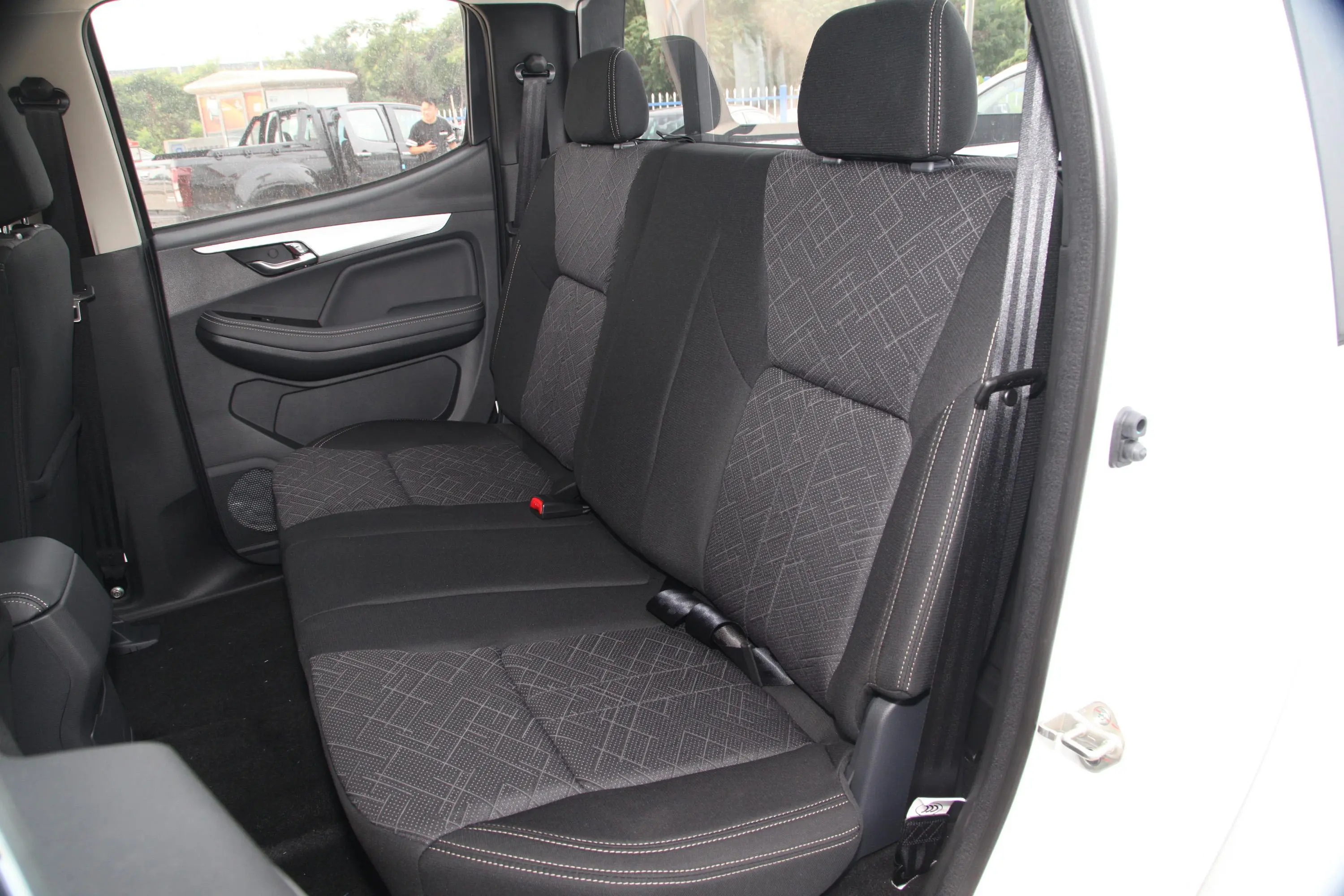 瑞迈S改款 标轴版 2.5T 手动两驱领航版 柴油 国VI后排座椅