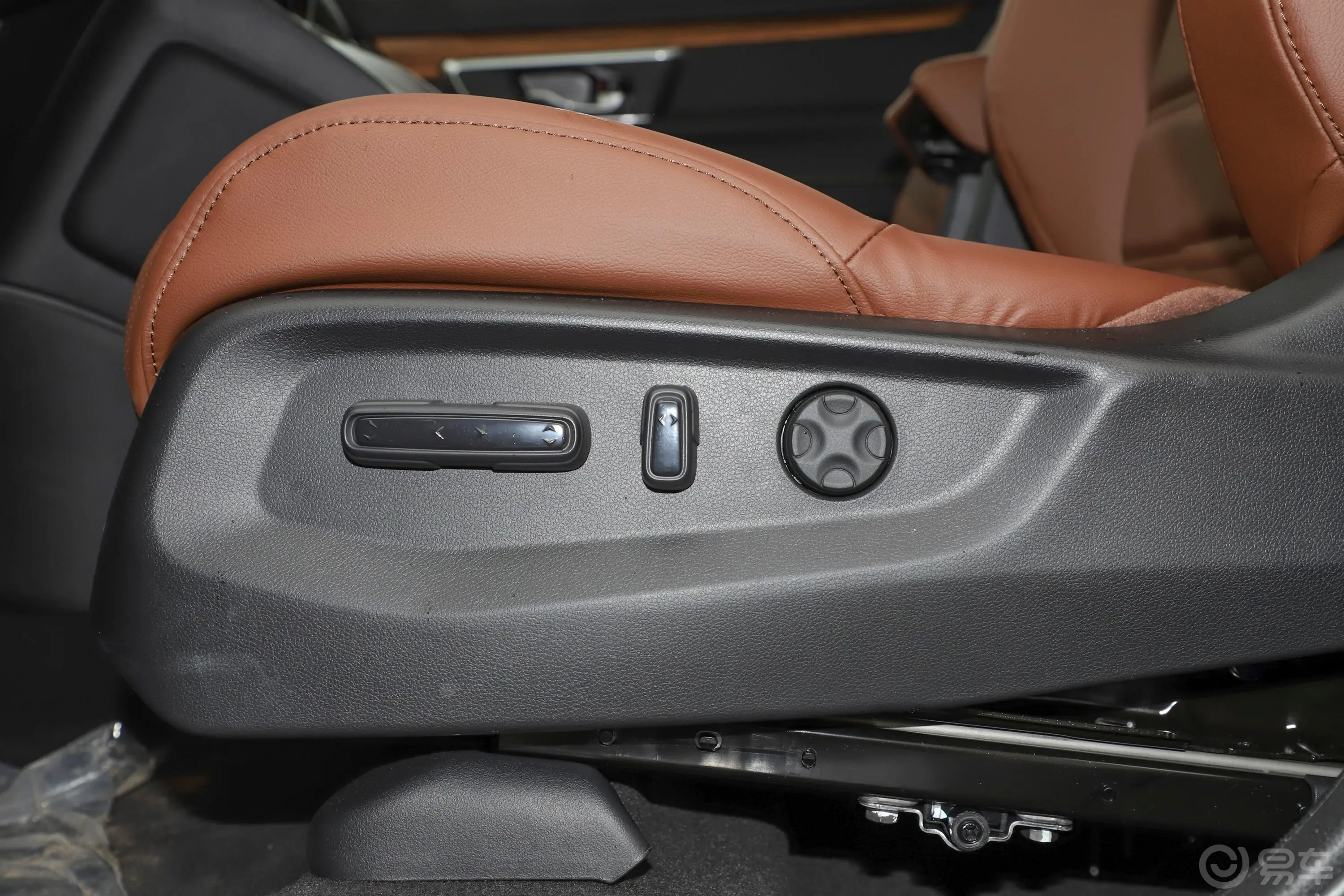 本田CR-V锐·混动 2.0L 两驱 净驰版主驾座椅调节
