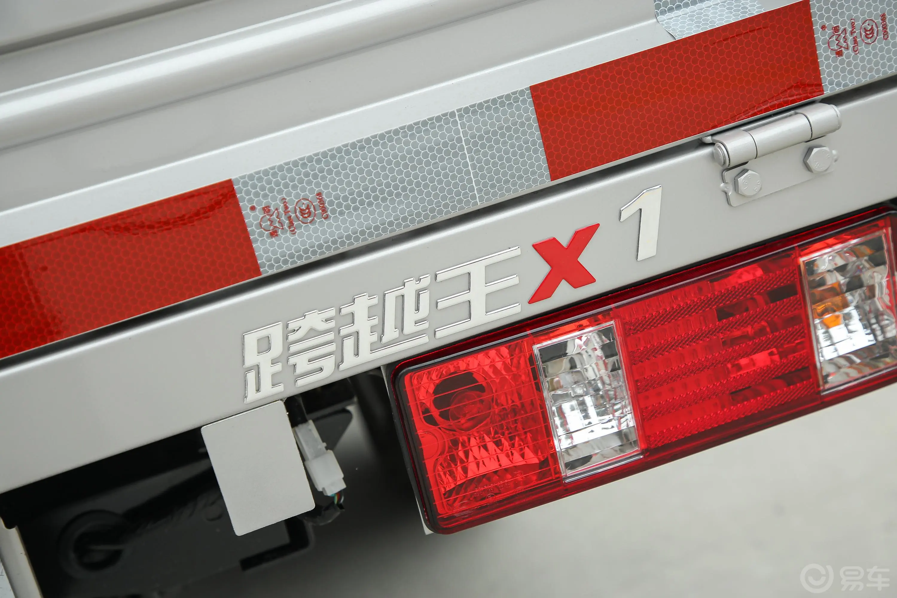 跨越王X1载货汽车N1 1.2L 双排单后轮 标准版（5.46米） SC1034XAS6B2 汽油 国VI外观