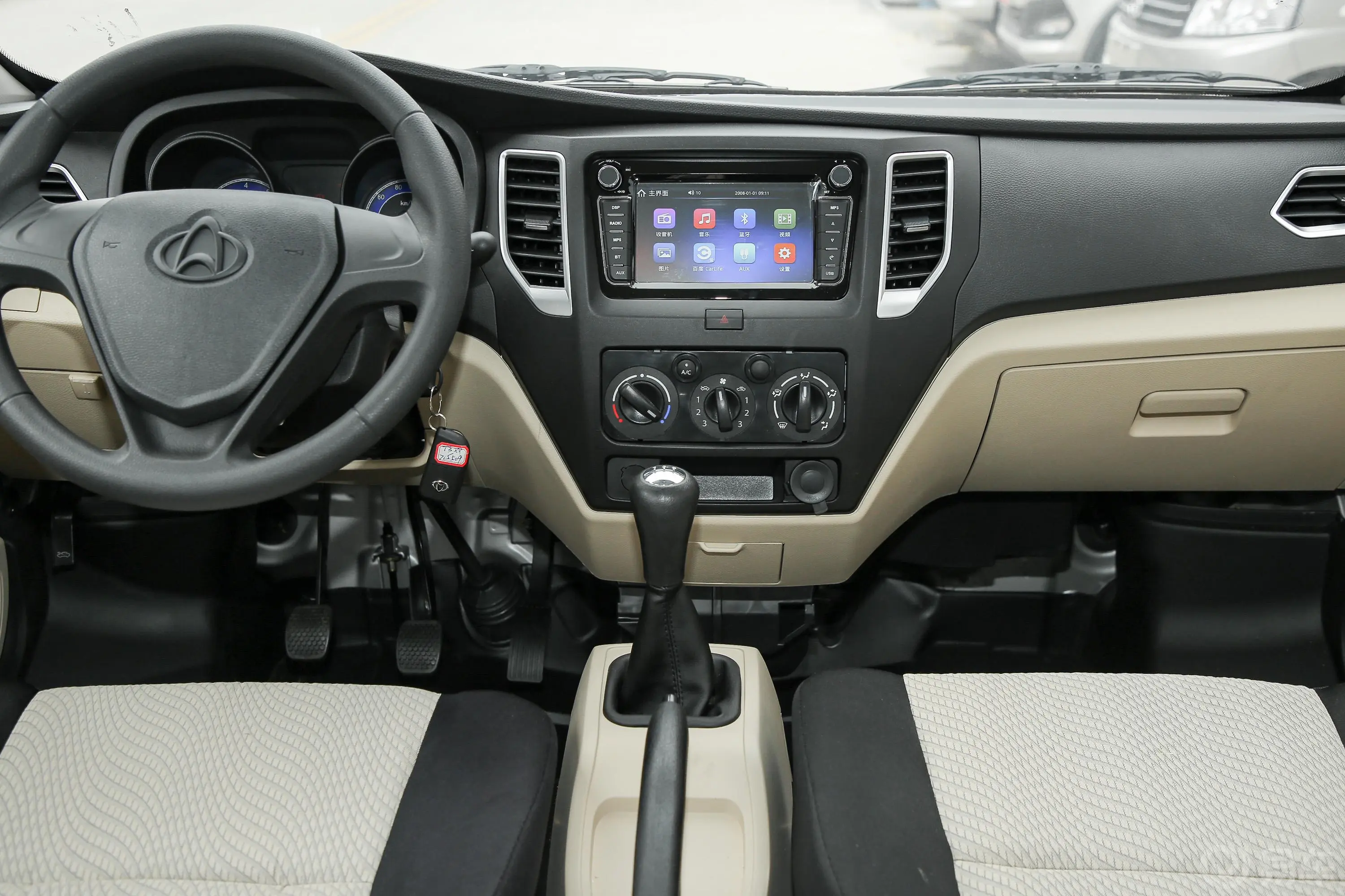 新豹T3载货汽车N1 1.2L 双排单后轮 舒适版(5.285米)SC1031TFS6B1 汽油 国Ⅵ中控台整体