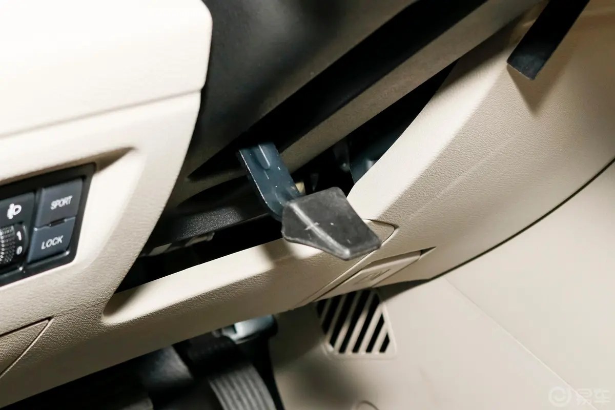 菱智M5 EV长航版 舒适型 5座方向盘调节