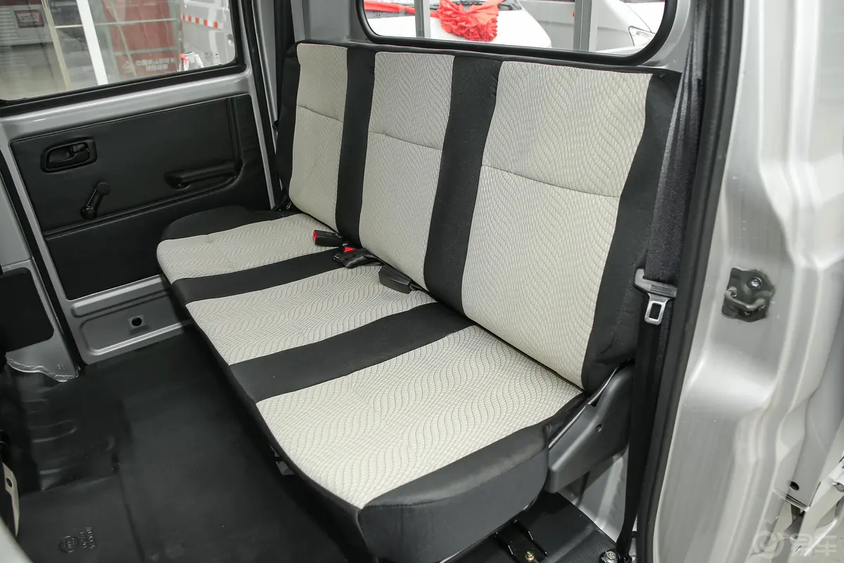 新豹T3载货汽车N1 1.2L 双排单后轮 舒适版(5.285米)SC1031TFS6B1 汽油 国Ⅵ后排座椅