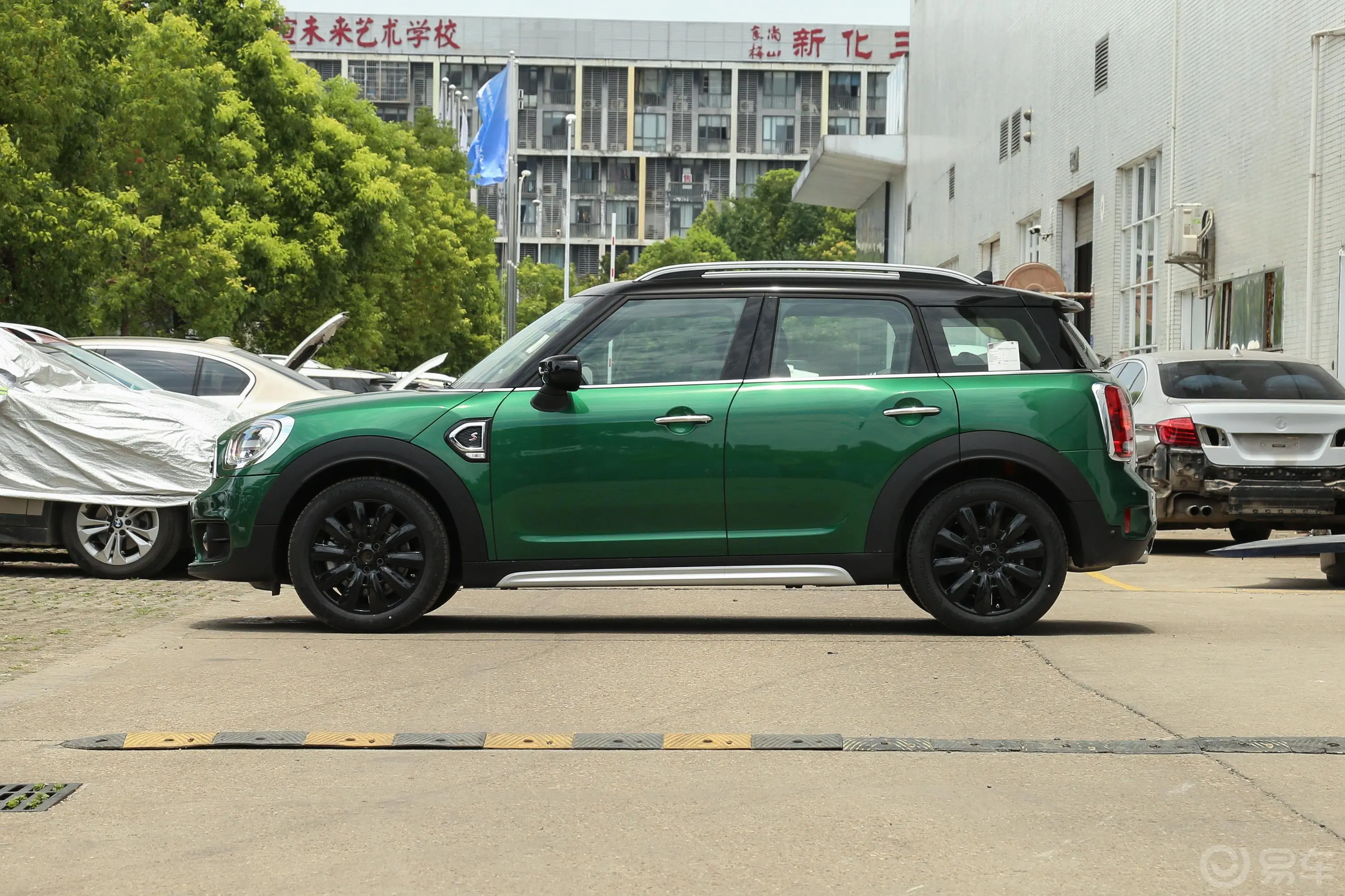 MINI COUNTRYMAN2.0T COOPER S正侧车头向左水平