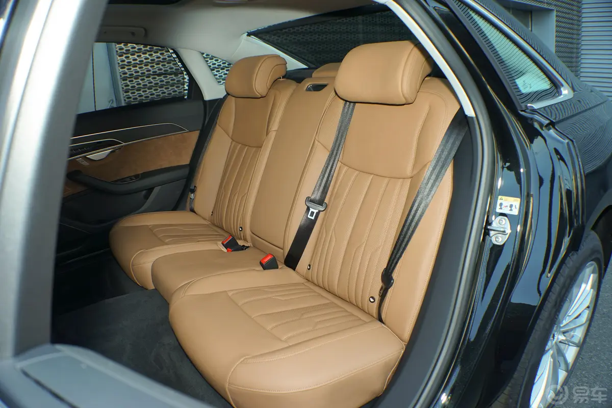 奥迪A8改款 Plus A8L 50 TFSI quattro 舒适型后排头部空间