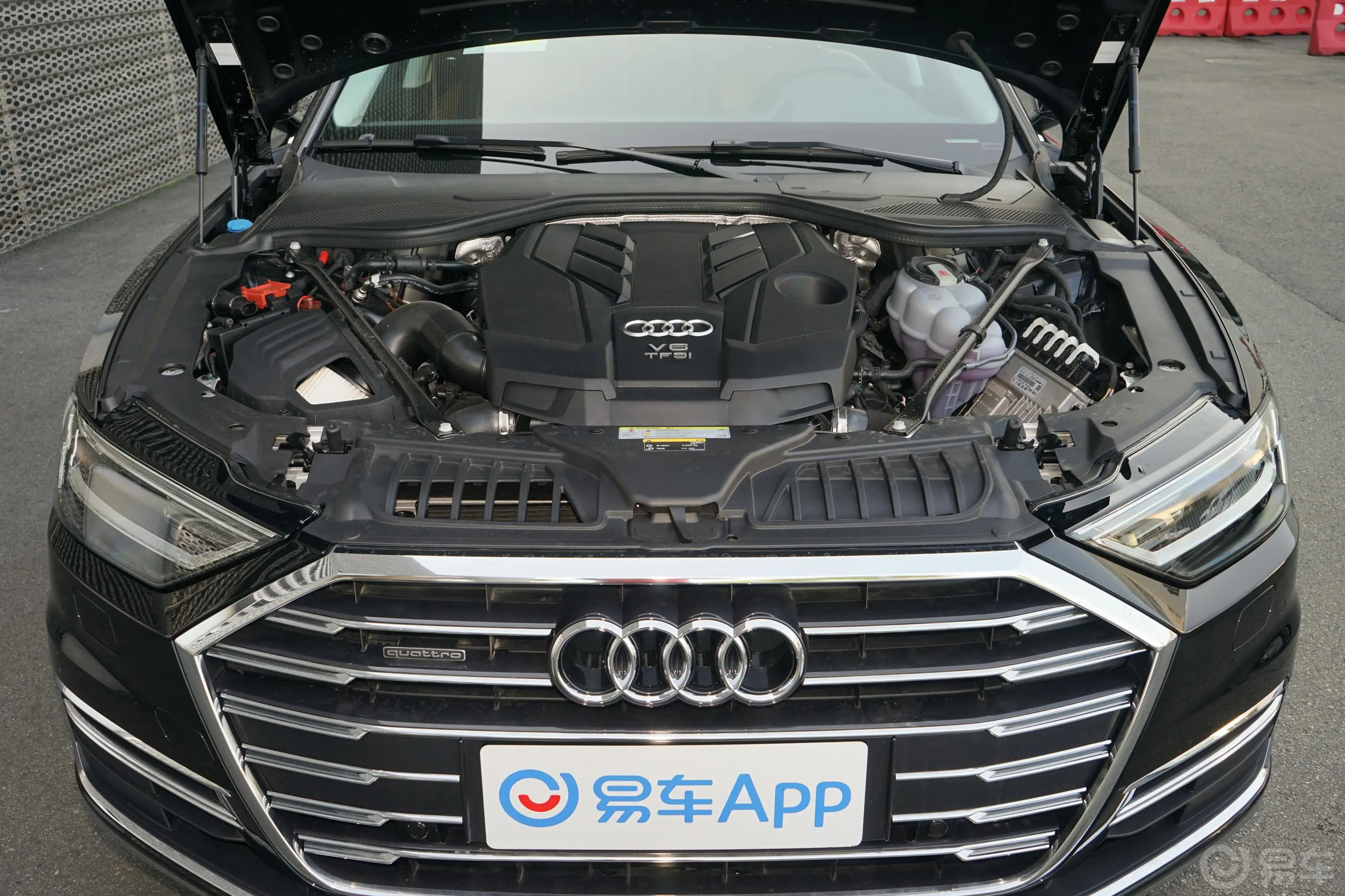 奥迪A8改款 Plus A8L 50 TFSI quattro 舒适型发动机舱整体