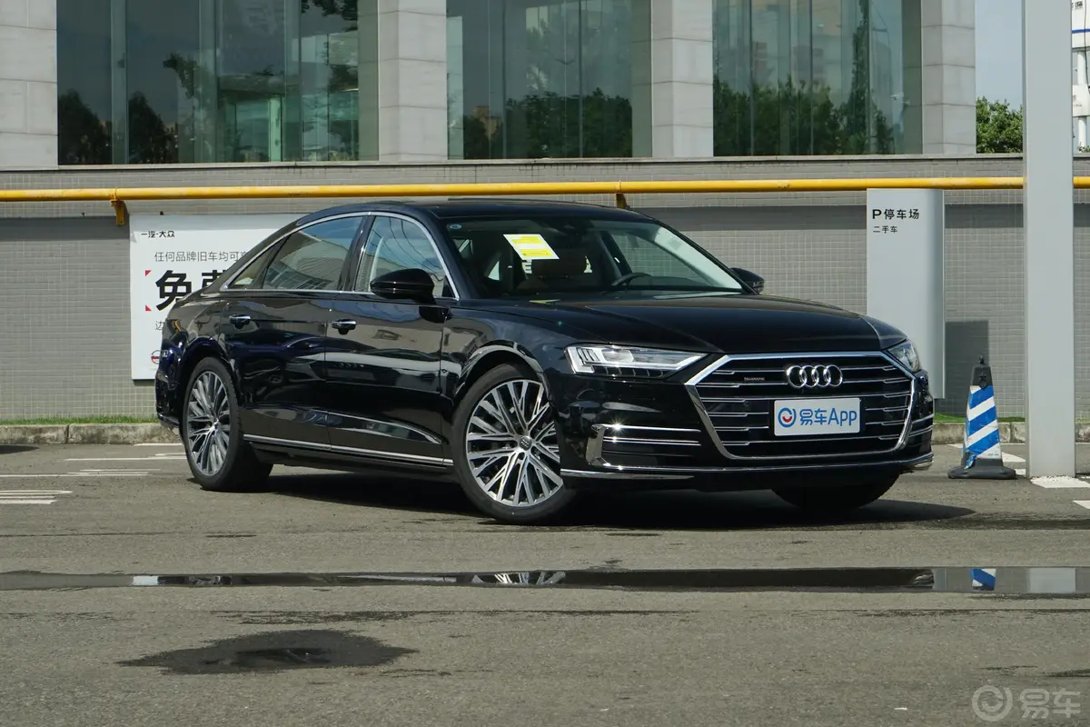 奥迪A8改款 Plus A8L 55 TFSI quattro 豪华型侧前45度车头向右水平