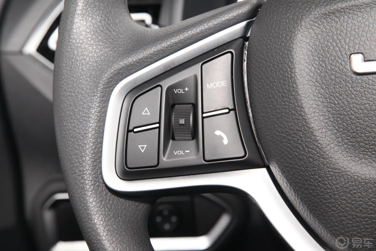 瑞迈S改款 标轴版 2.5T 手动四驱领航版 柴油 国VI左侧方向盘功能按键