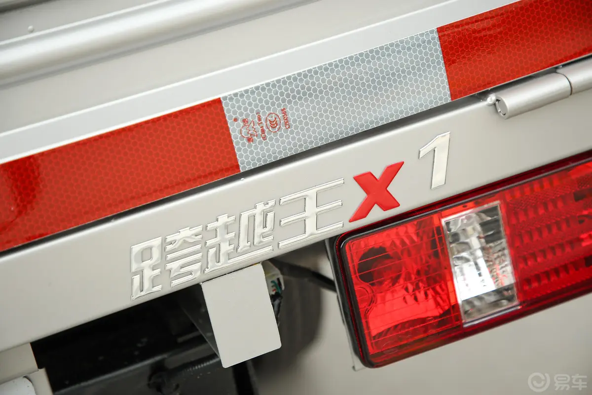 跨越王X1载货汽车N1 1.5L 双排单后轮 标准版 SC1031XAS64 汽油 国VI外观