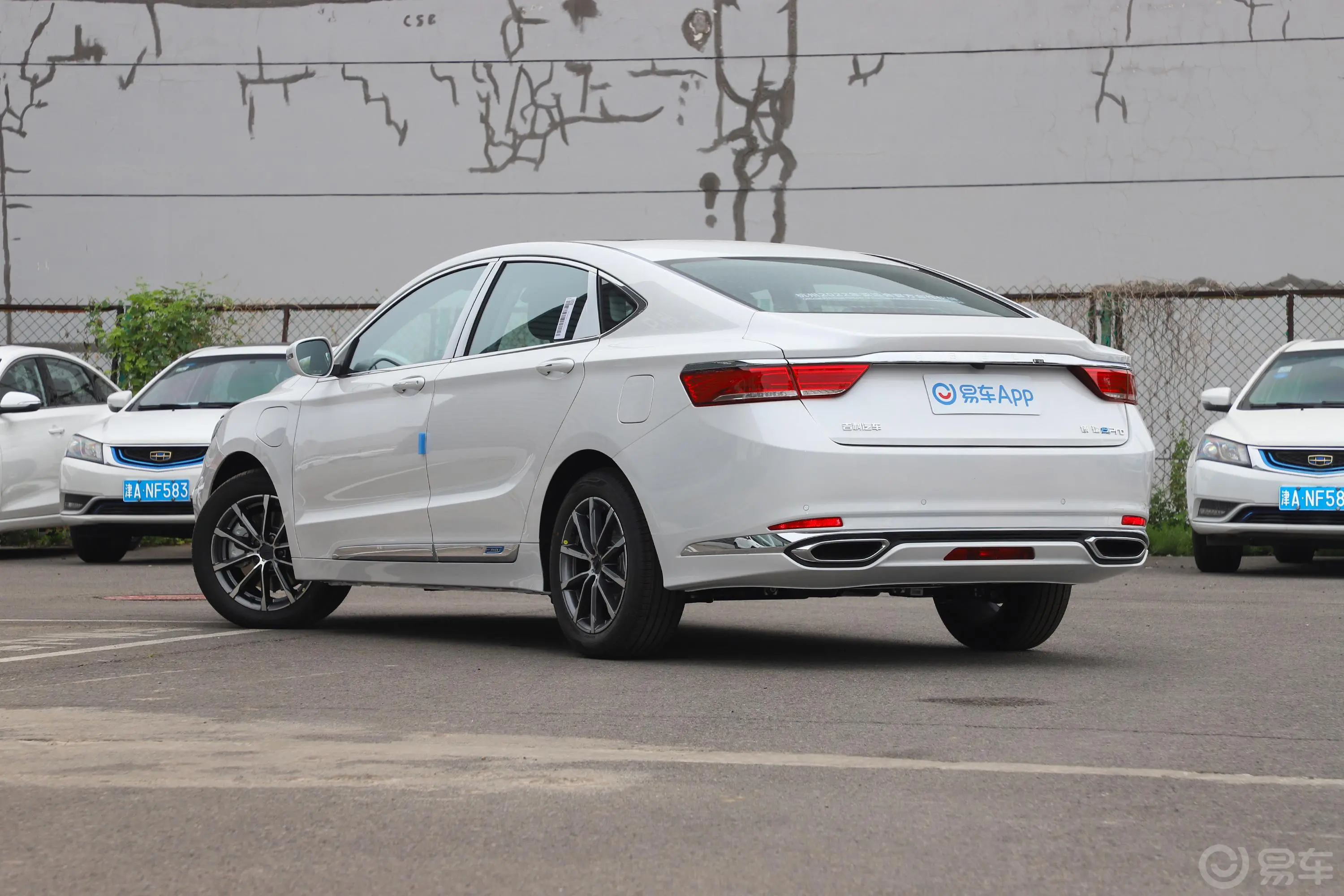 博瑞PHEV1.5T 双离合 ePro领耀版侧后45度车头向左水平