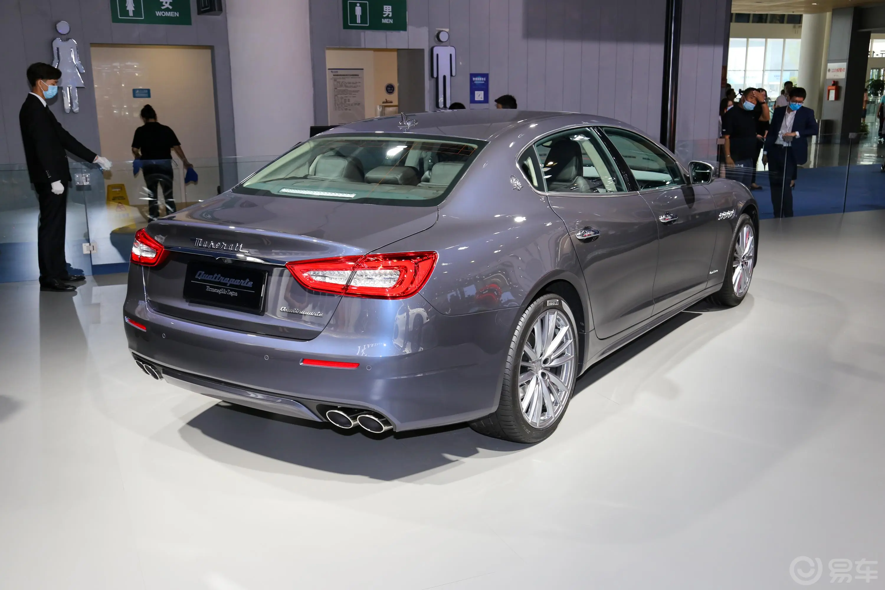 Quattroporte3.0T 杰尼亚奢享限量版侧后45度车头向右水平