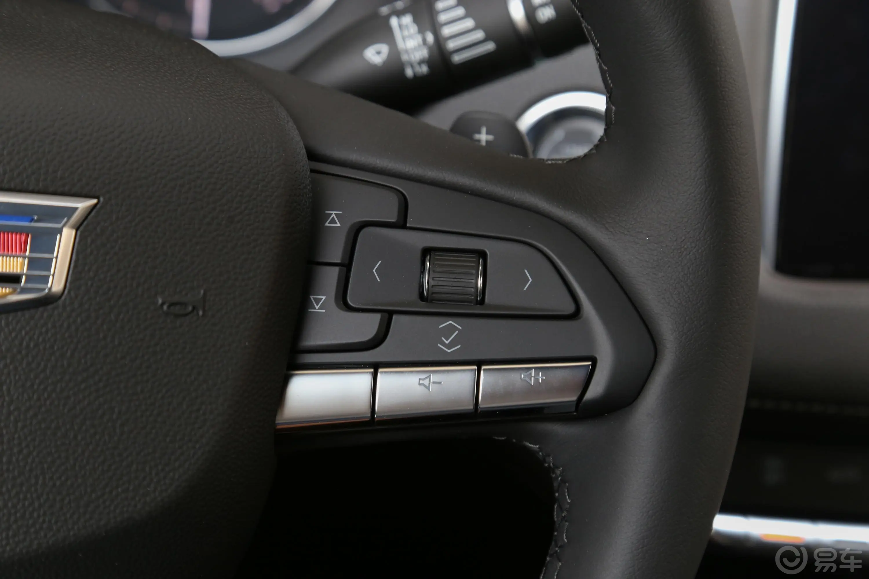 凯迪拉克XT4改款 28T 两驱 技术型右侧方向盘功能按键