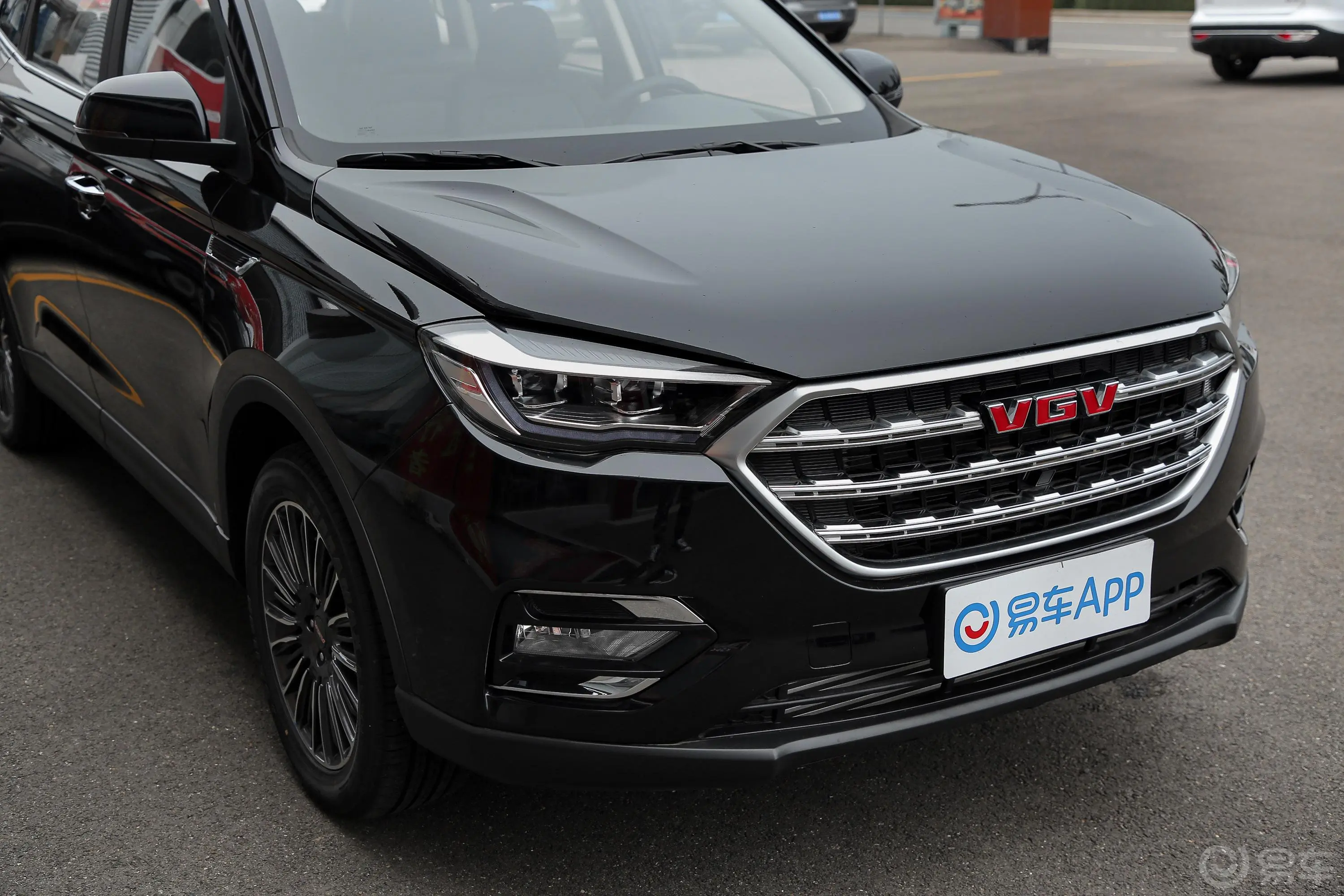 VGV U701.5T 手自一体  智享精英导航版前格栅侧俯拍