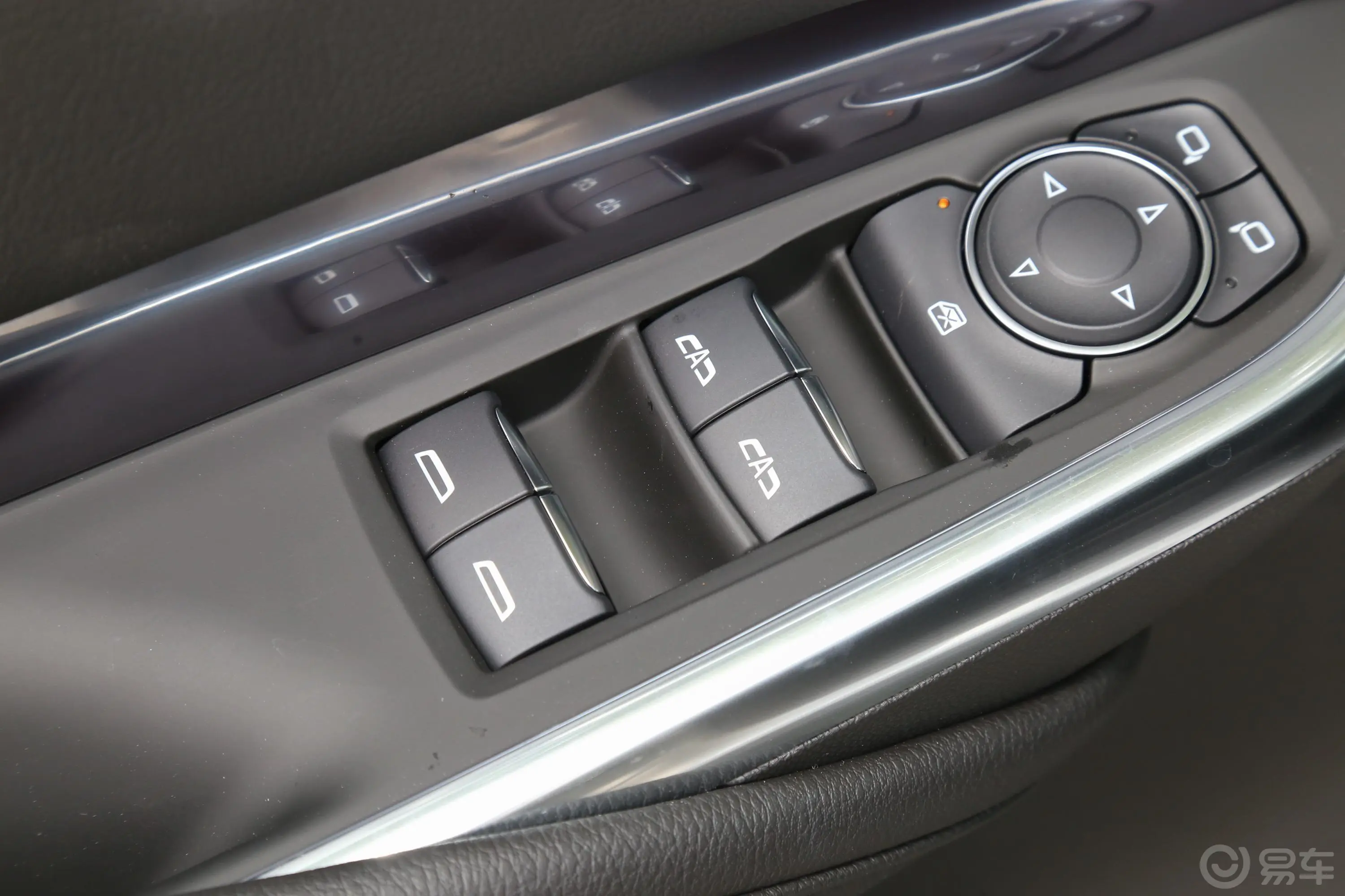 凯迪拉克XT4改款 28T 两驱 技术型车窗调节整体