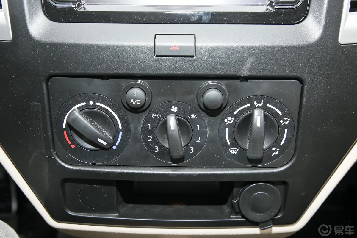 新豹T3载货汽车N1 1.2L 双排单后轮 舒适版 SC1031TFS62 汽油 国VI空调