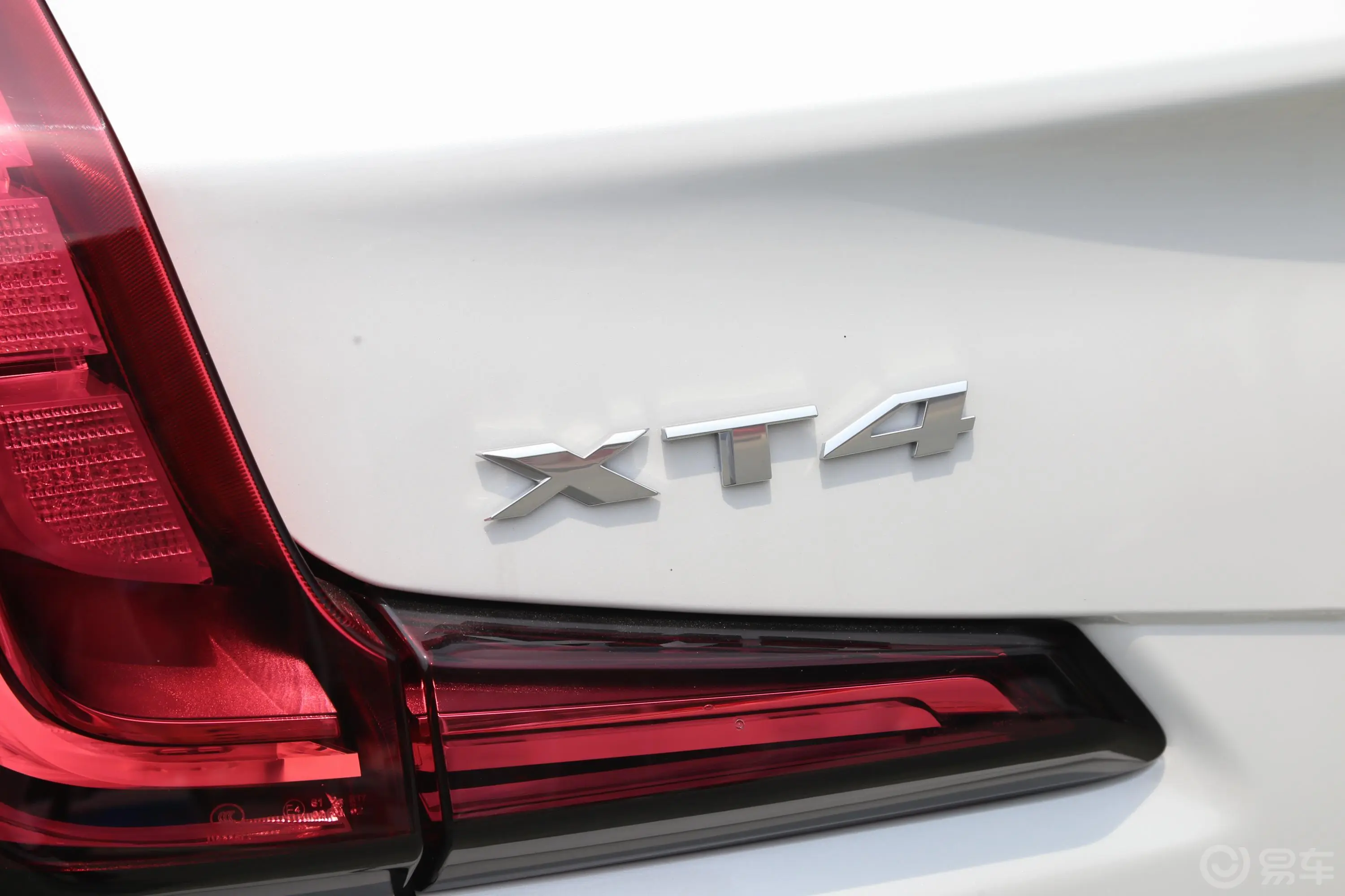 凯迪拉克XT4改款 28T 两驱 技术型外观