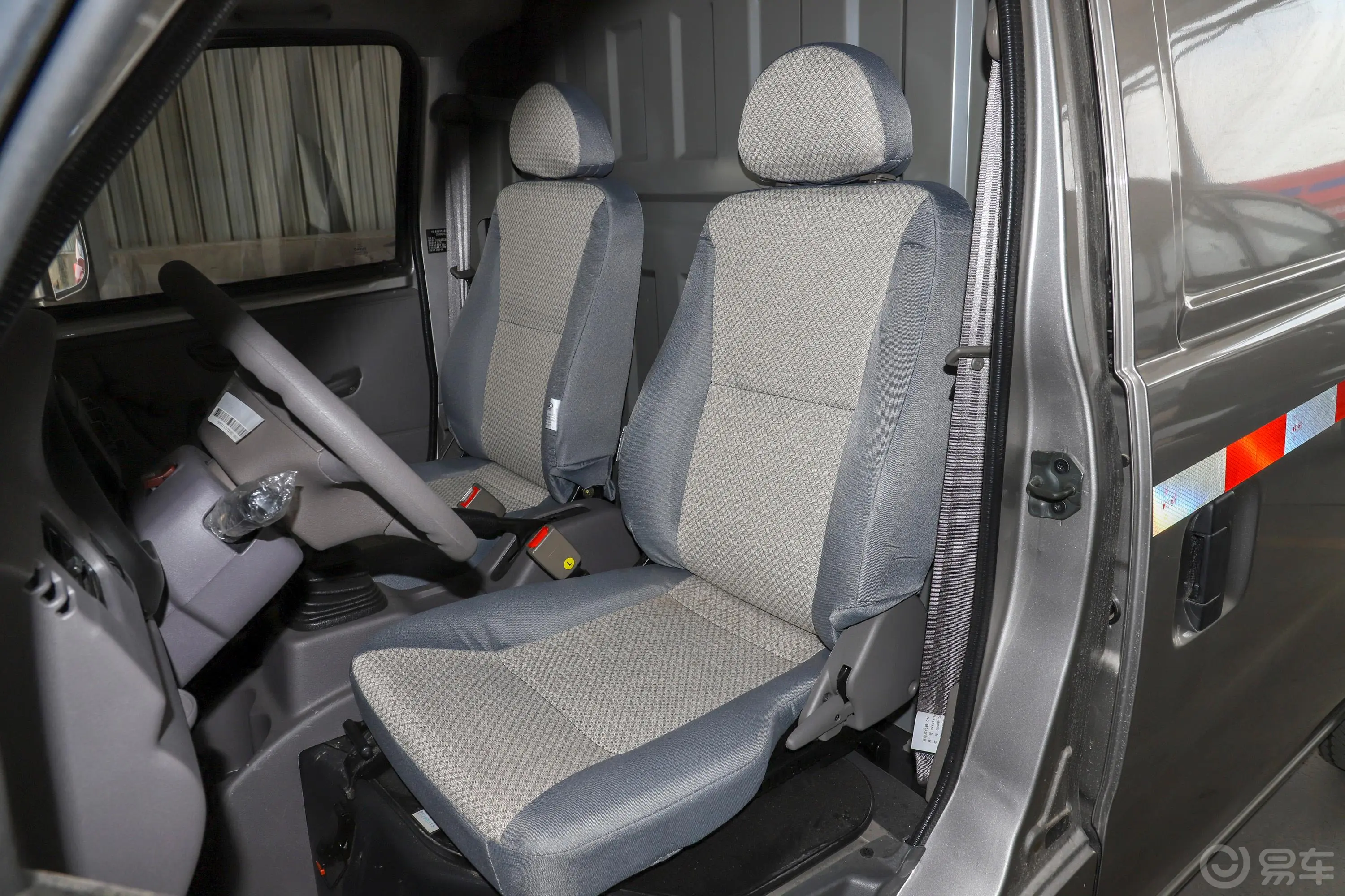 长安V3厢式运输车N1 1.2L 舒适版(4.04米长)SC5021XXYLQ6A2 汽油 国VI驾驶员座椅