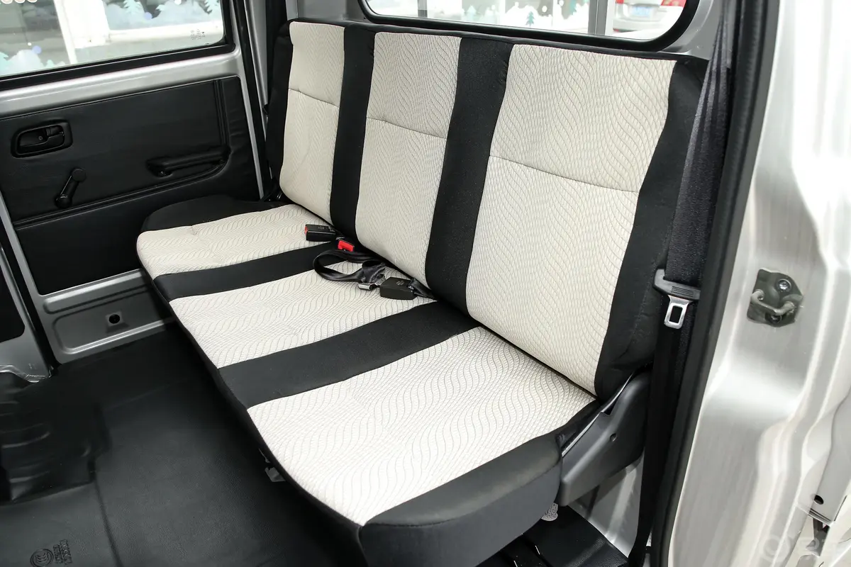 新豹T3载货汽车N1 1.2L 双排单后轮 舒适版 SC1031TFS62 汽油 国VI后排座椅