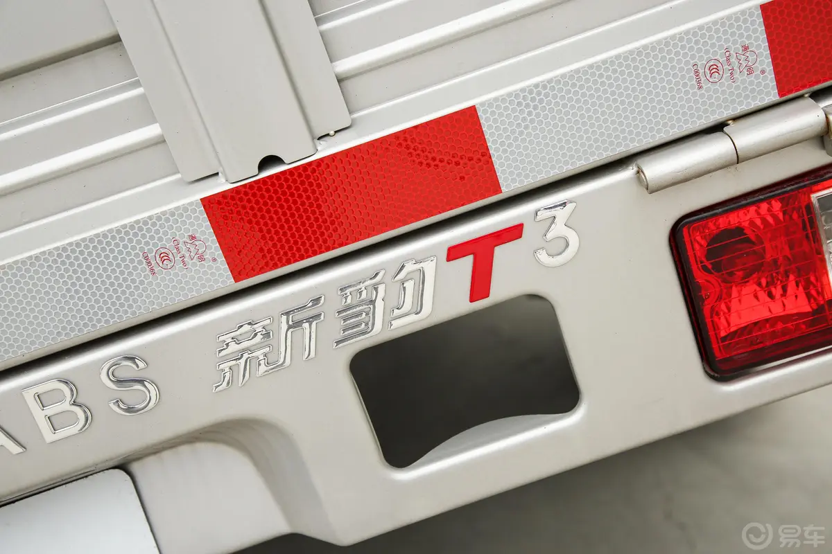 新豹T3载货汽车N1 1.2L 双排单后轮 舒适版 SC1031TFS62 汽油 国VI外观