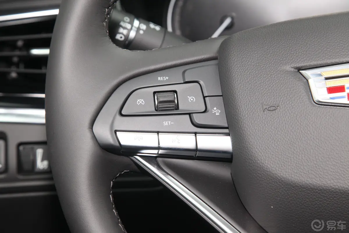 凯迪拉克XT6改款 28T 四驱 豪华型 7座左侧方向盘功能按键