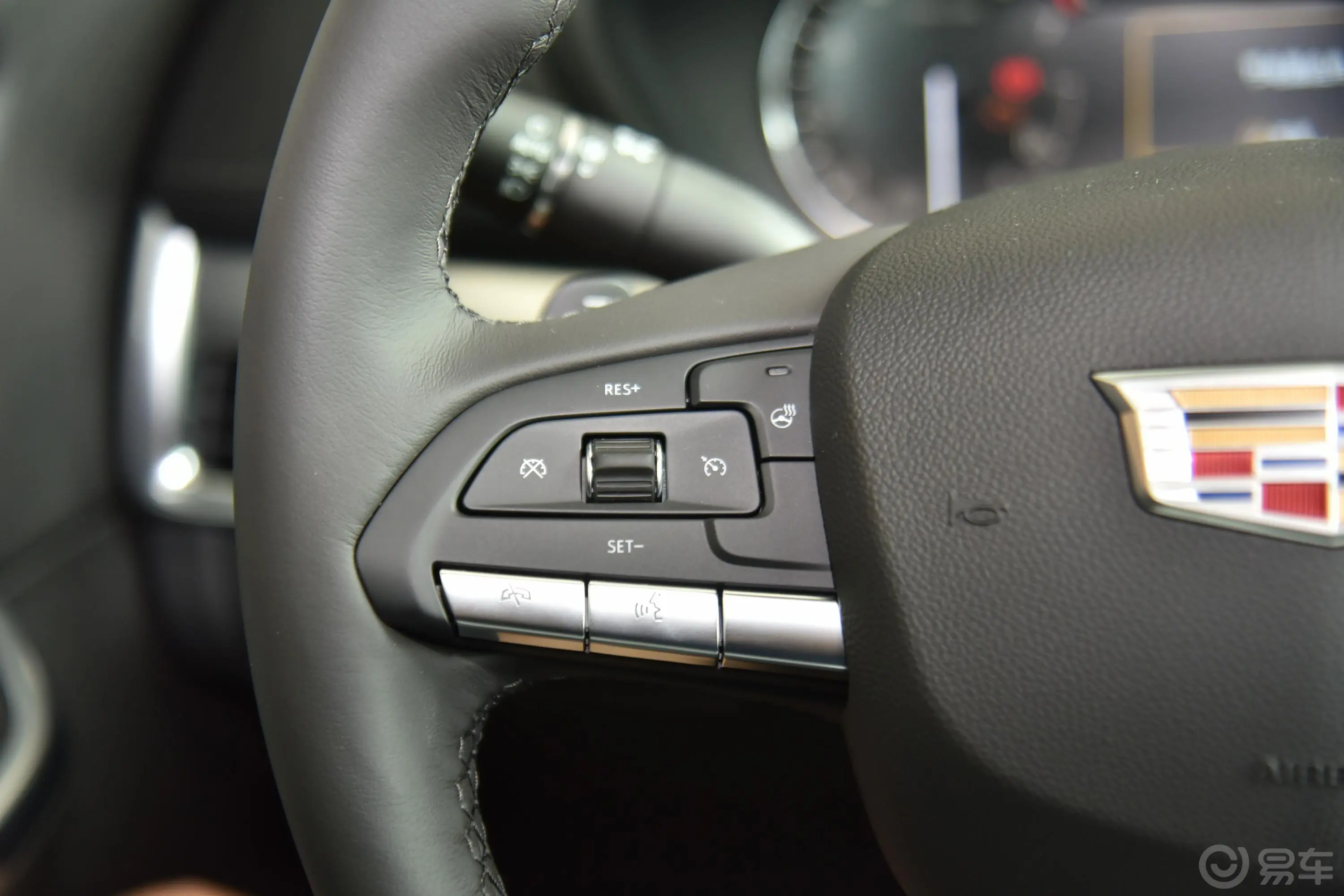 凯迪拉克XT4改款 28T 两驱 领先型左侧方向盘功能按键